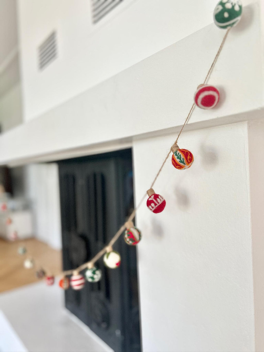 Weihnachtsgirlande Kugeln I Christbaumkugeln I Bestickte Kugeln I KugelgirlandeI aus Filz handgemacht I Weihnachtsdeko I Christmas