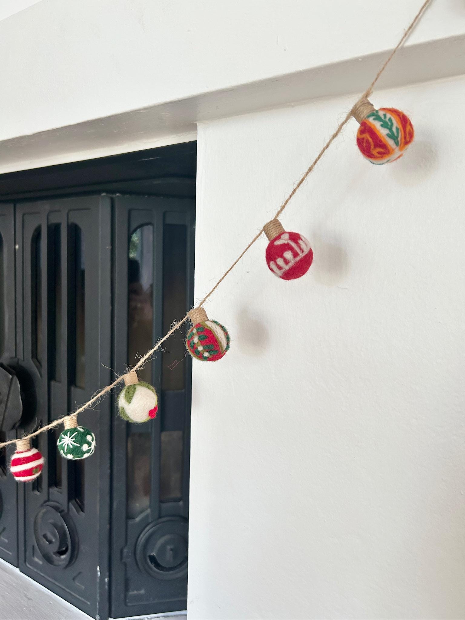 Weihnachtsgirlande Kugeln I Christbaumkugeln I Bestickte Kugeln I KugelgirlandeI aus Filz handgemacht I Weihnachtsdeko I Christmas