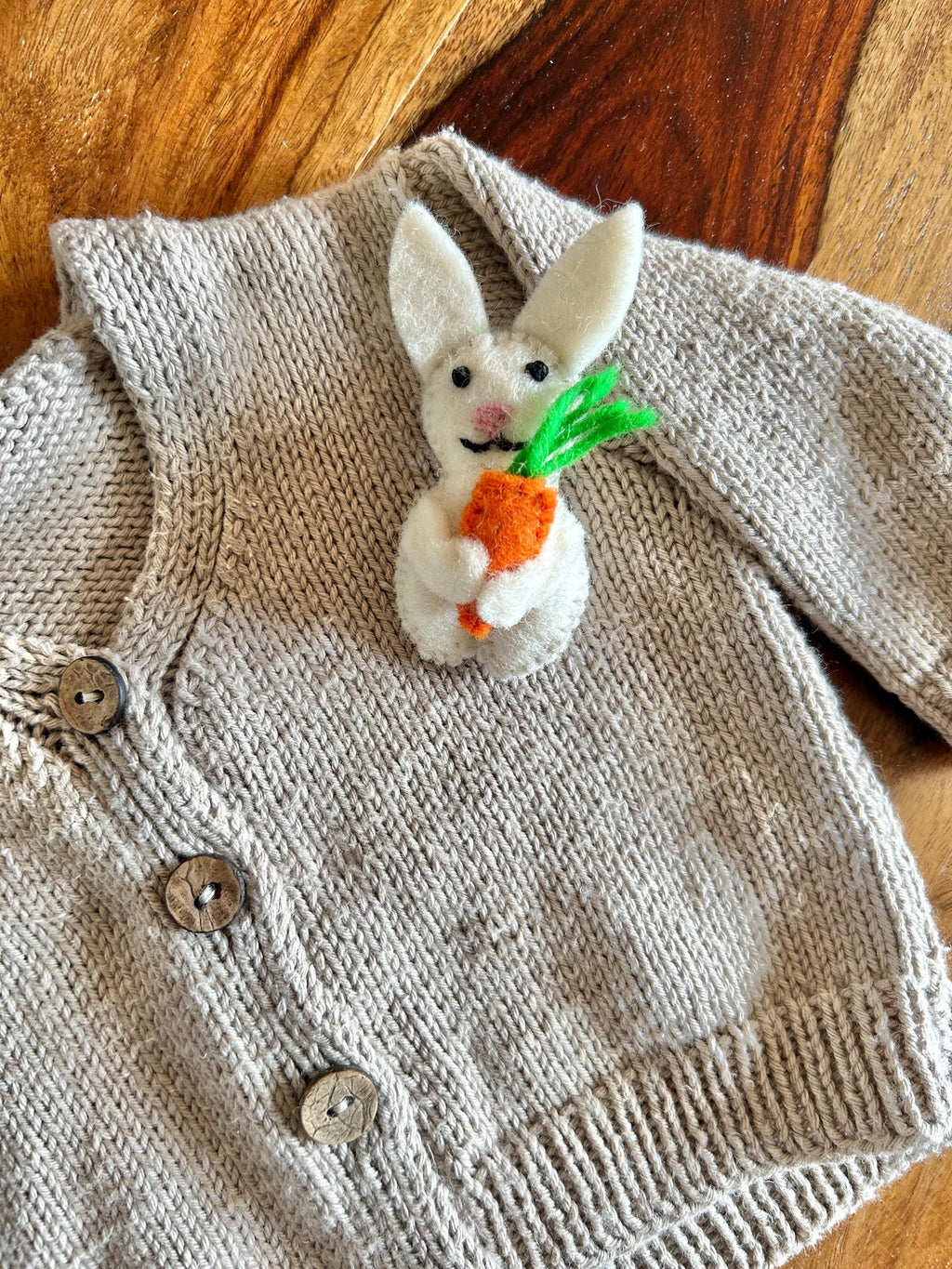 Filz Anstecker Hase I Kinderbrosche I Kinderschmuck I Filz Hase I Karotte I Osterhase