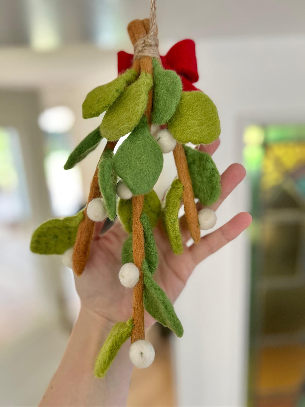 Mistelzweig mit roter Schleife aus Filz I handgefilzt aus Wolle I Fensterdeko I Weihnachtsdeko I Beerenzweig I Weihnachtsanhänger aus Filz
