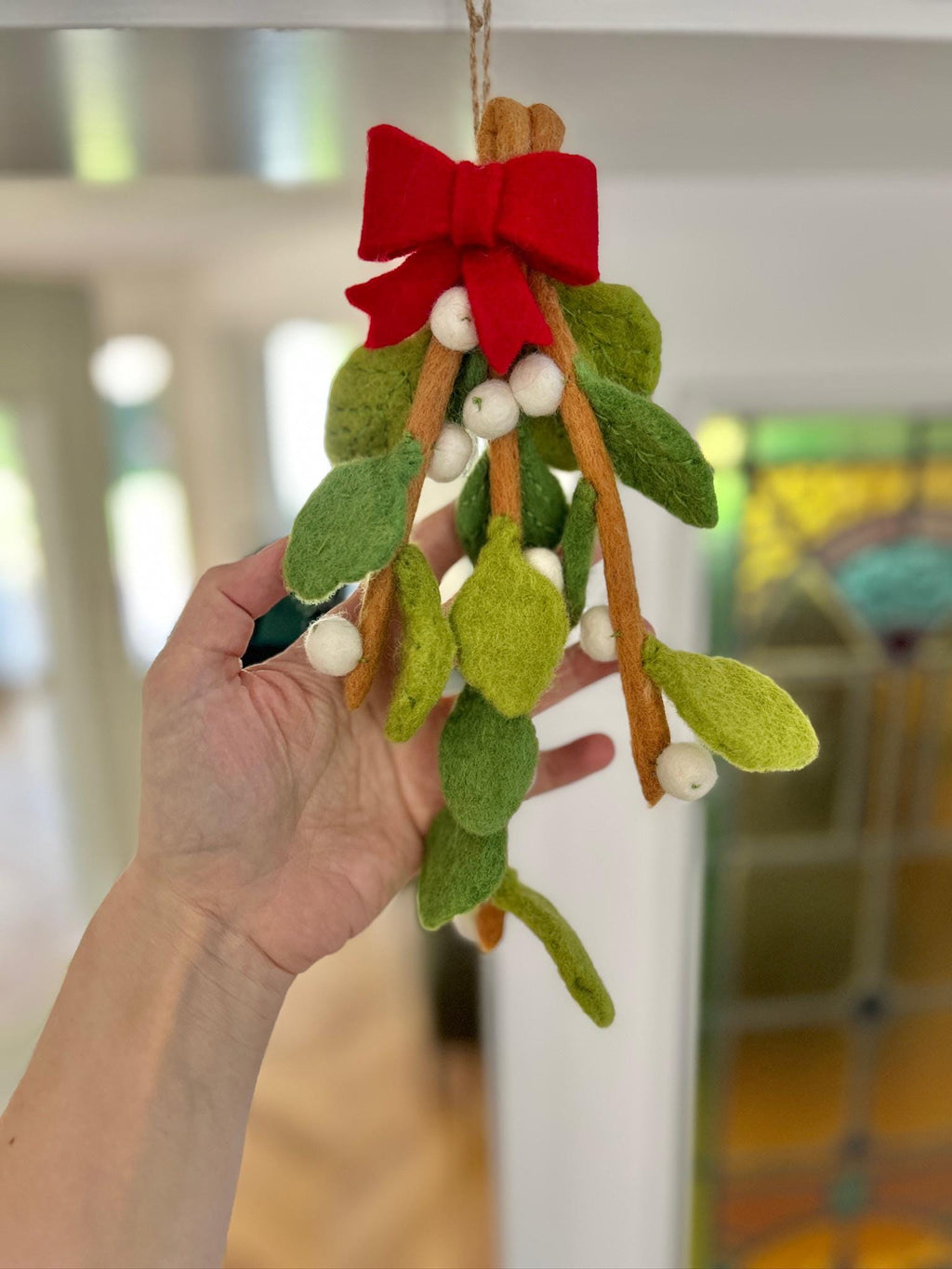 Mistelzweig mit roter Schleife aus Filz I handgefilzt aus Wolle I Fensterdeko I Weihnachtsdeko I Beerenzweig I Weihnachtsanhänger aus Filz
