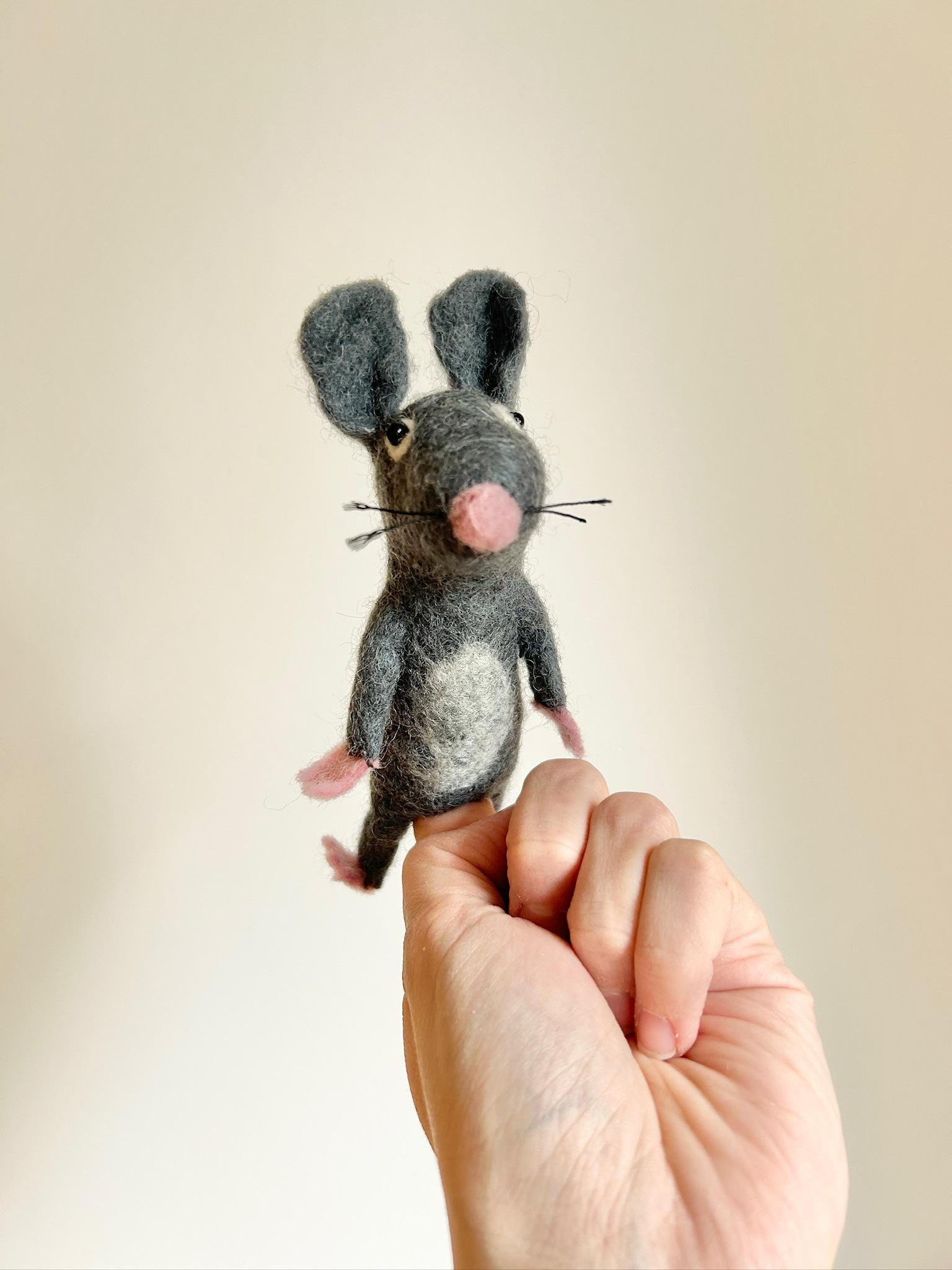 Niedliche Fingerpuppe Maus aus Filz I Fingerspiel I Bauernhoftier I Filzmaus I Spielzeug Montessori I Geschichten erzählen
