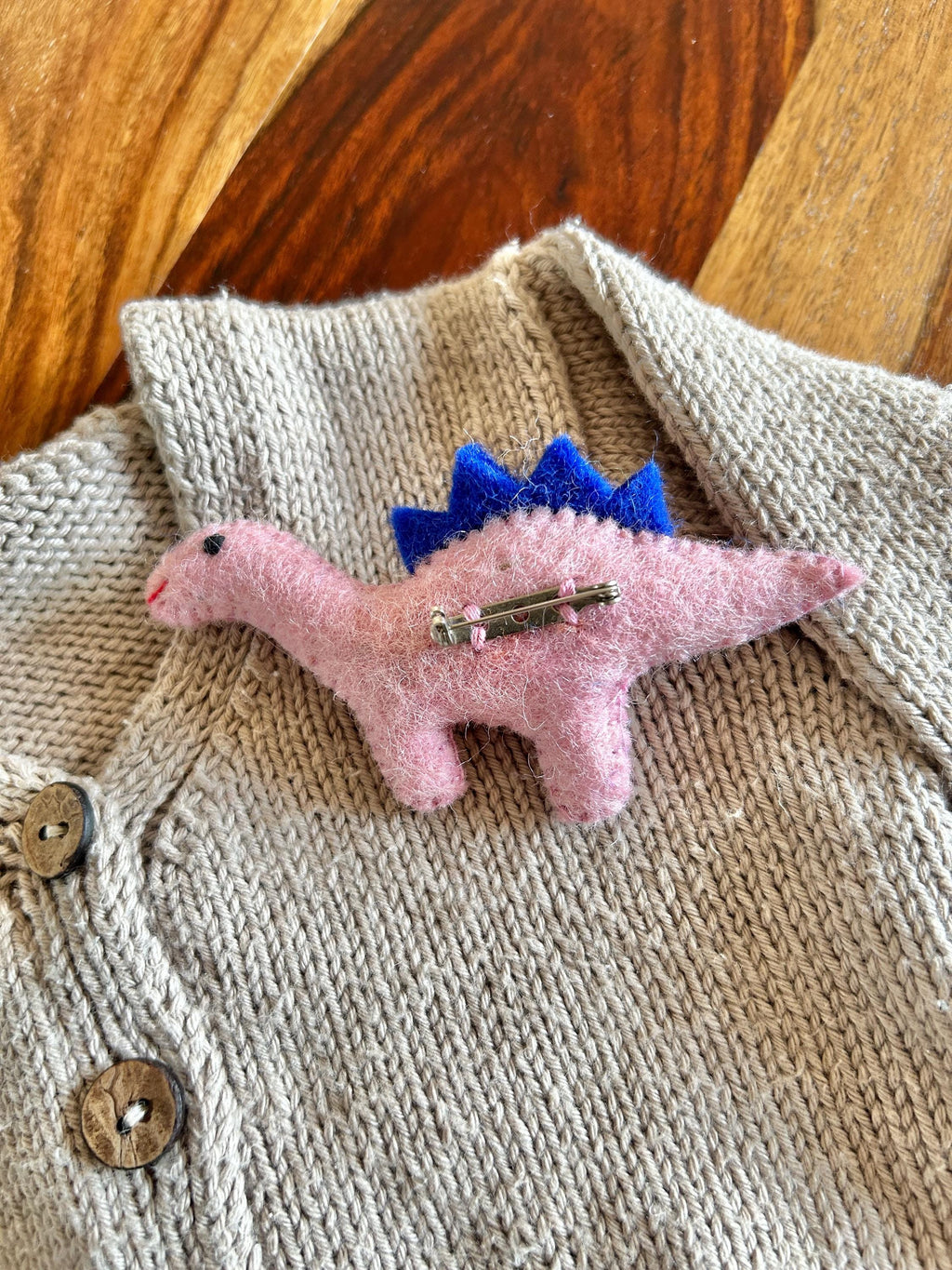 Filz Anstecker Dinosaurier Brachiosaurus I Filzbrosche I Kinder Geburtstagsgeschenk