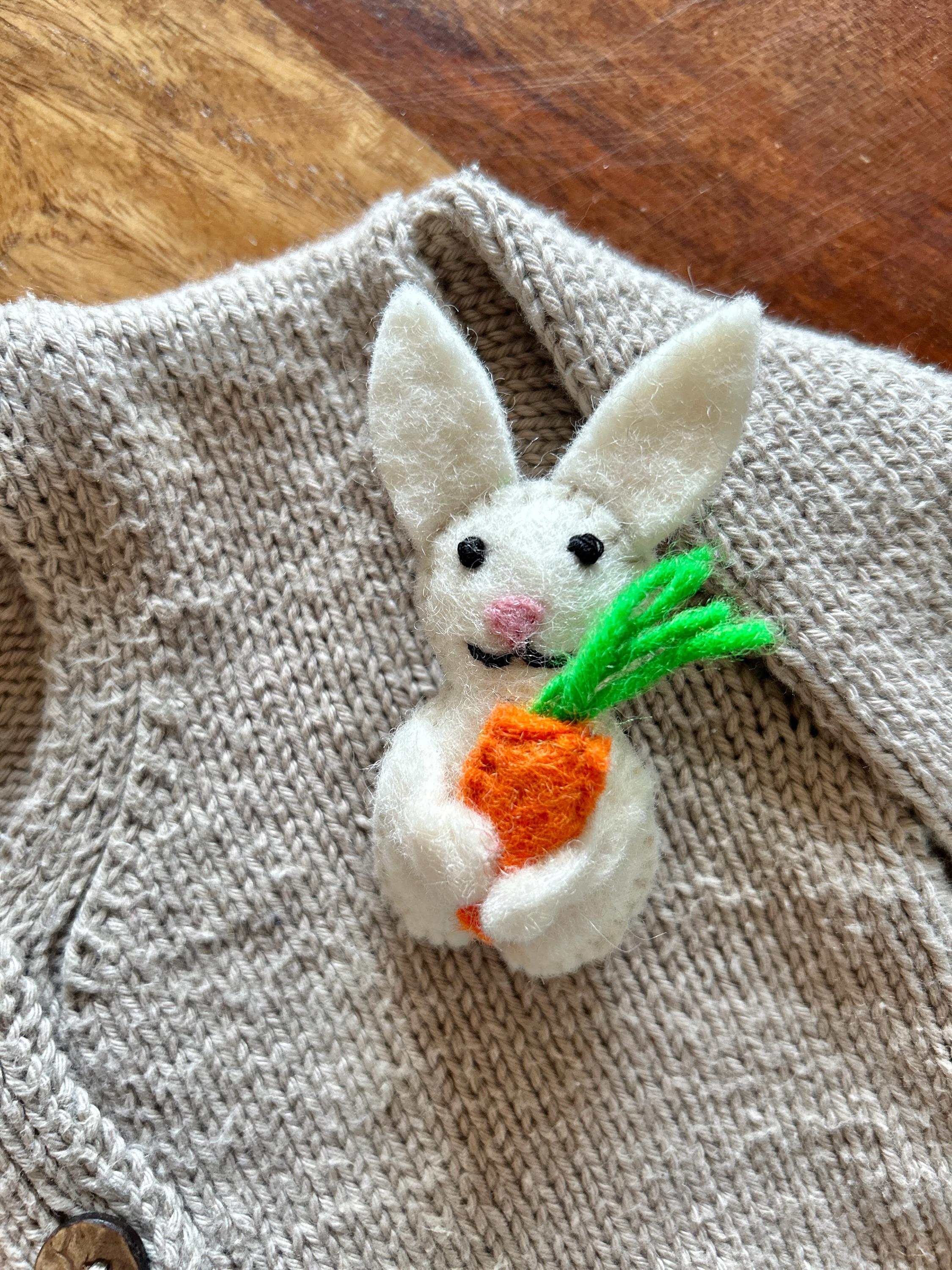 Filz Anstecker Hase I Kinderbrosche I Kinderschmuck I Filz Hase I Karotte I Osterhase