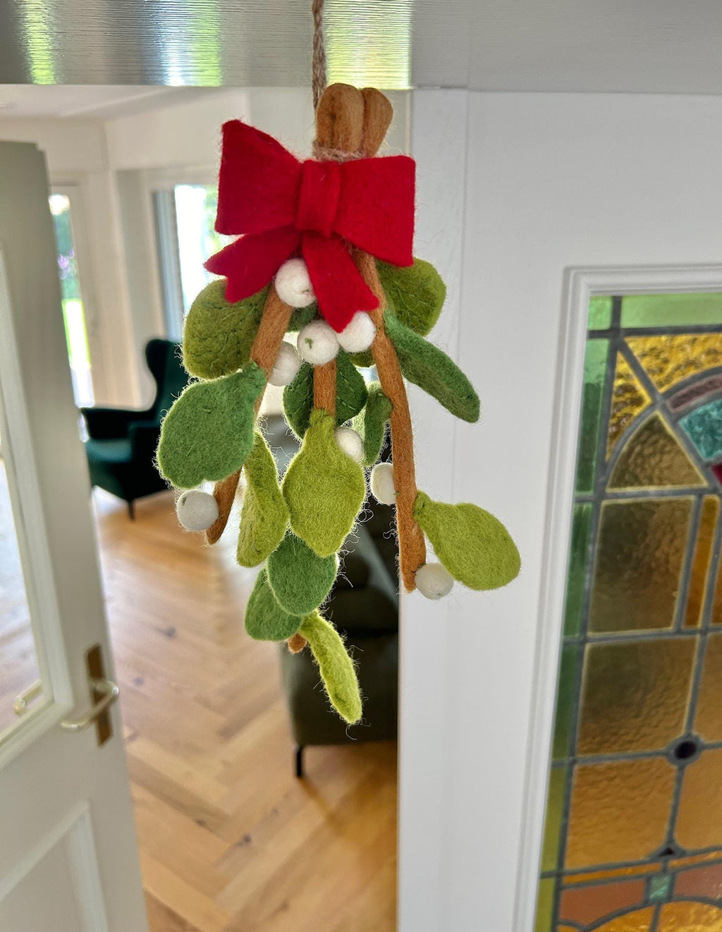 Mistelzweig mit roter Schleife aus Filz I handgefilzt aus Wolle I Fensterdeko I Weihnachtsdeko I Beerenzweig I Weihnachtsanhänger aus Filz