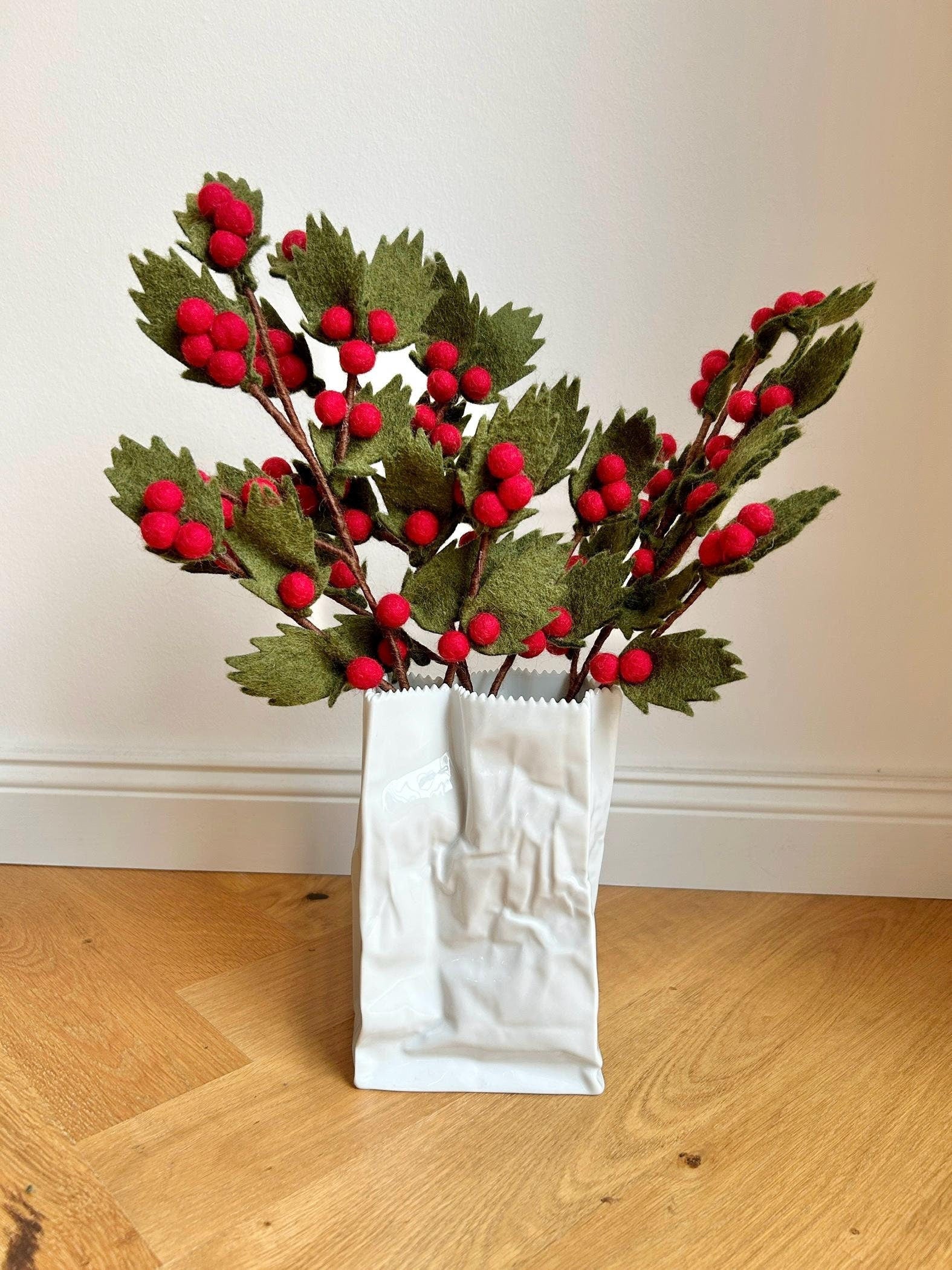 Weihnachtszweig I Deko Ast Weihnachten I Beerenzweig rot I handgefilzter Zweig I Dekoration I Blumenstrauß I