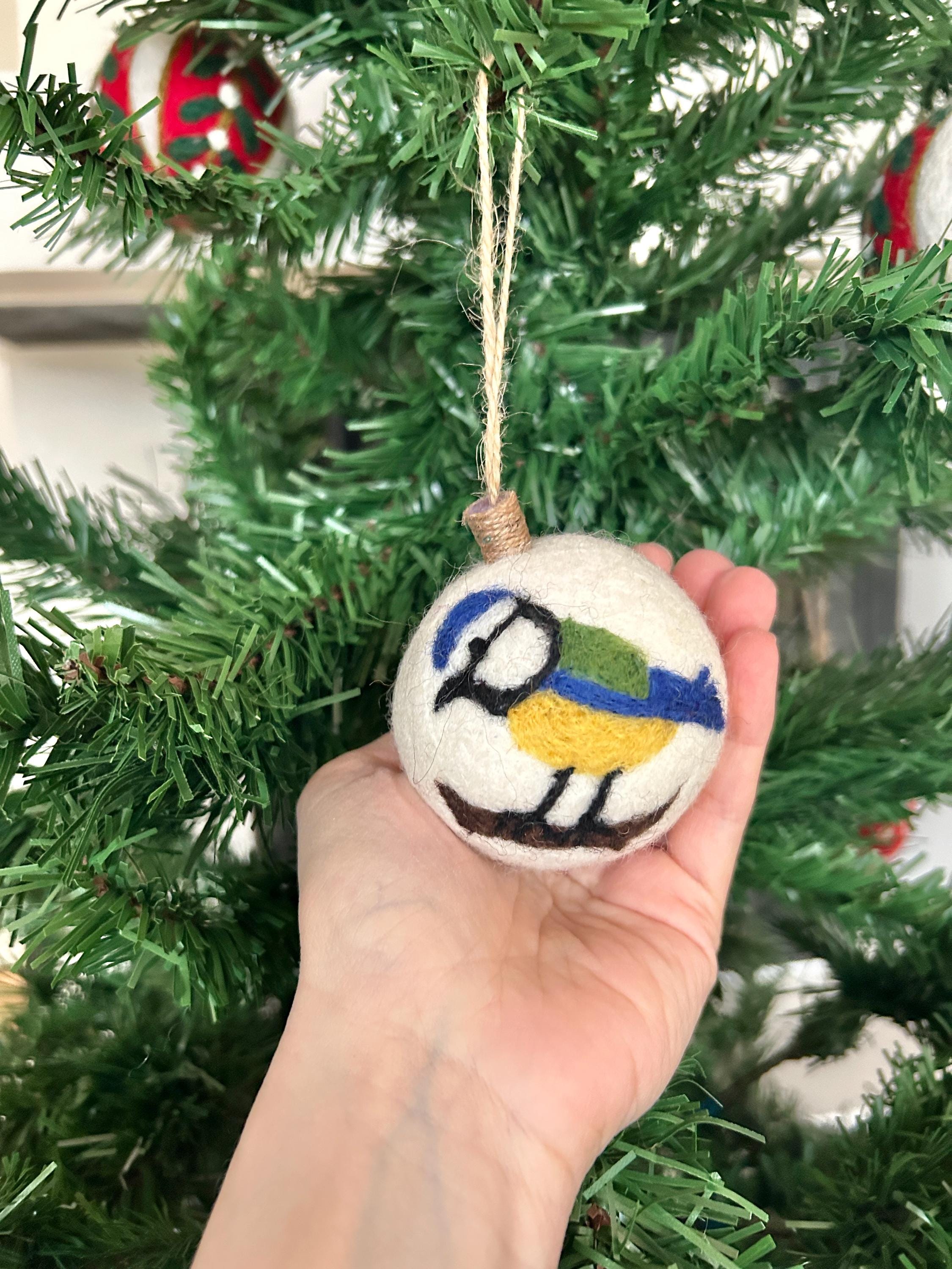 Weihnachtskugel Filz handgemacht I Weihnachtsdeko I Anhänger I Blaumeise Deko I Weihnachtsschmuck I Christbaumkuge Stechpalme Kugel Filz