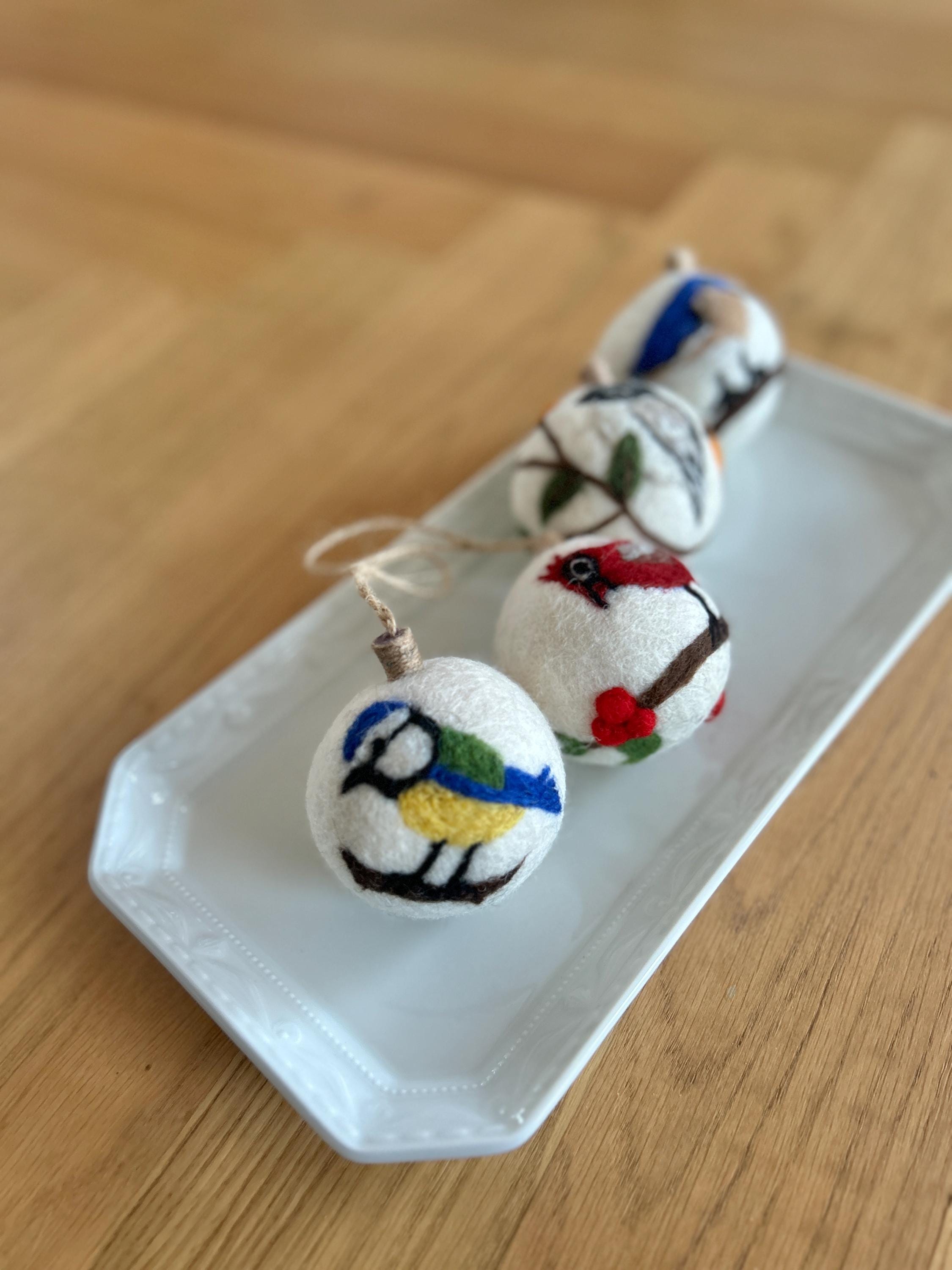 Weihnachtskugel Filz handgemacht I Weihnachtsdeko I Anhänger I Blaumeise Deko I Weihnachtsschmuck I Christbaumkuge Stechpalme Kugel Filz
