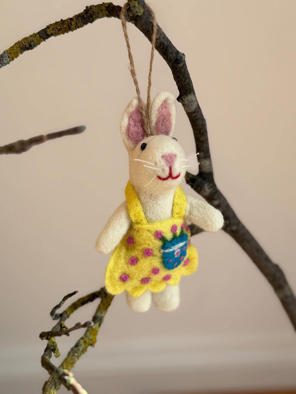 Anhänger Hase I Hasenmädchen mit Kleid I Osterschmuck I Osterdeko I I Osterstrauß I Filzdeko Ostern I Osterhase I Frühling