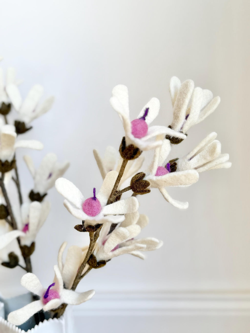 Gefilzter Forsythien-Ast I Deko Blume aus Filz I Osterdeko I handgefilzter Zweig I Dekoration I Blumenstrauß I Filz Zweig I Frühlingsblüher
