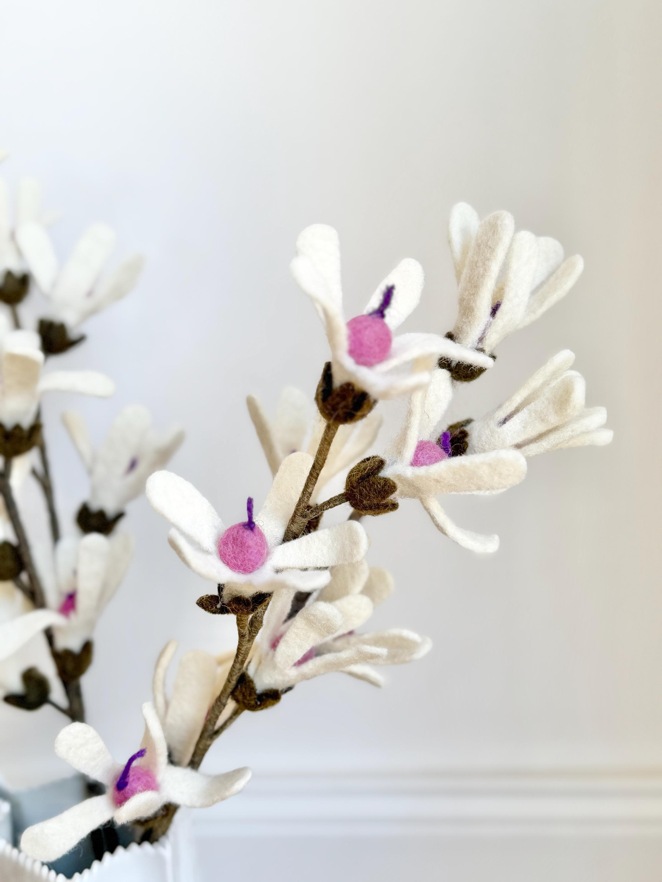 Gefilzter Forsythien-Ast I Deko Blume aus Filz I Osterdeko I handgefilzter Zweig I Dekoration I Blumenstrauß I Filz Zweig I Frühlingsblüher