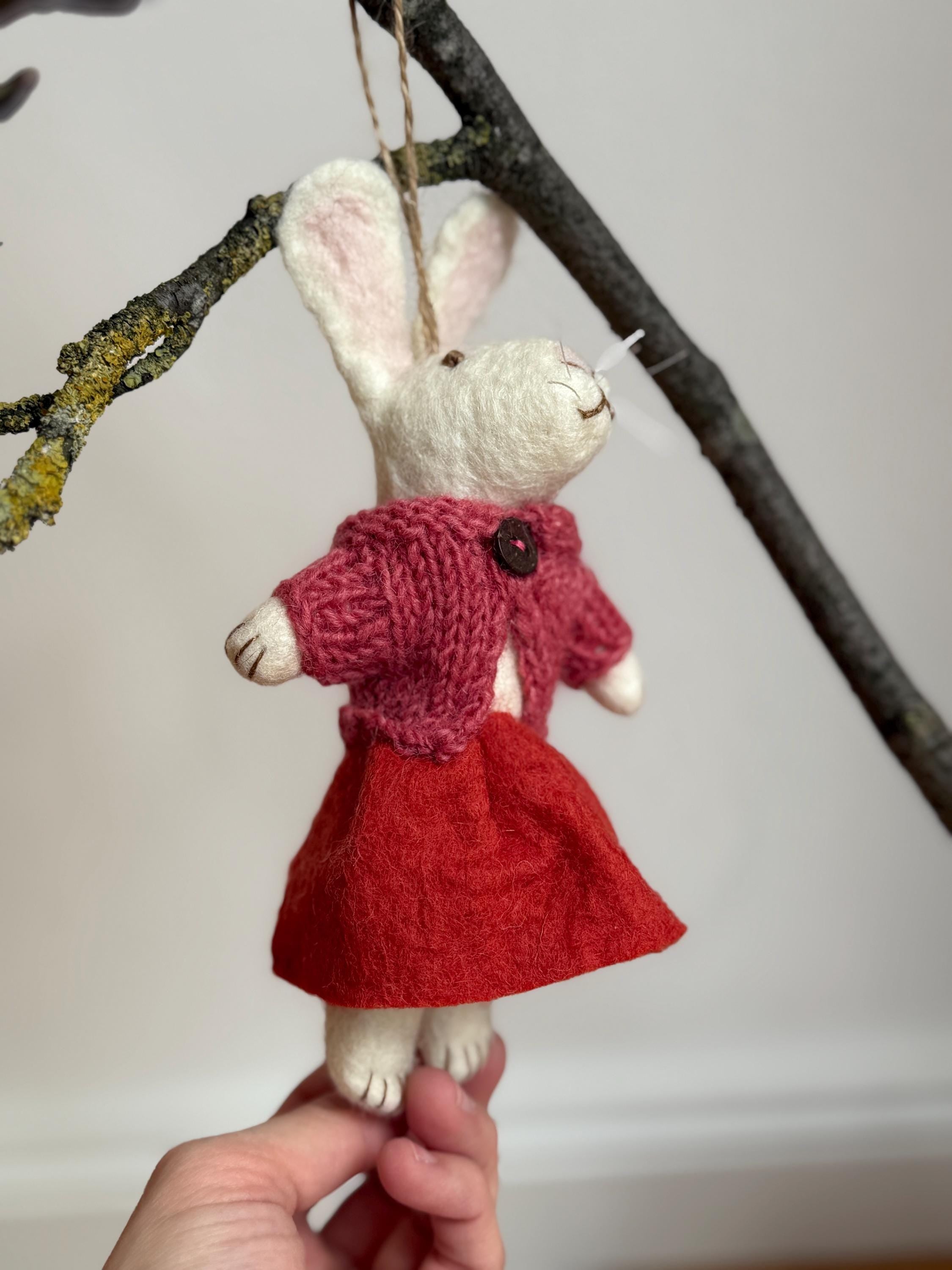 Anhänger Hase mit Tulpe I Osterschmuck I Osterdeko I I Osterstrauß I Filzdeko Ostern I Osterhase I Frühling