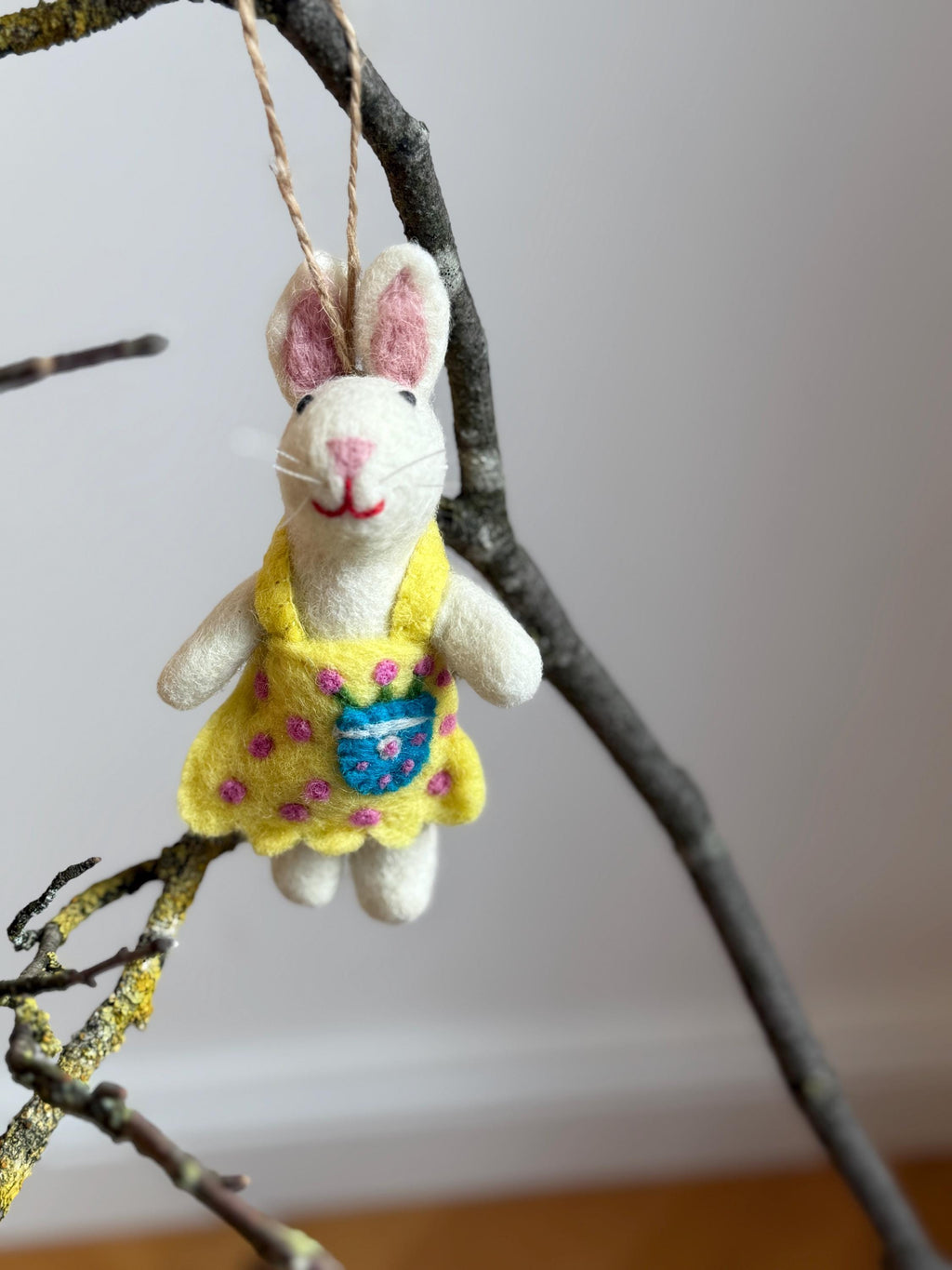 Anhänger Hase I Hasenmädchen mit Kleid I Osterschmuck I Osterdeko I I Osterstrauß I Filzdeko Ostern I Osterhase I Frühling