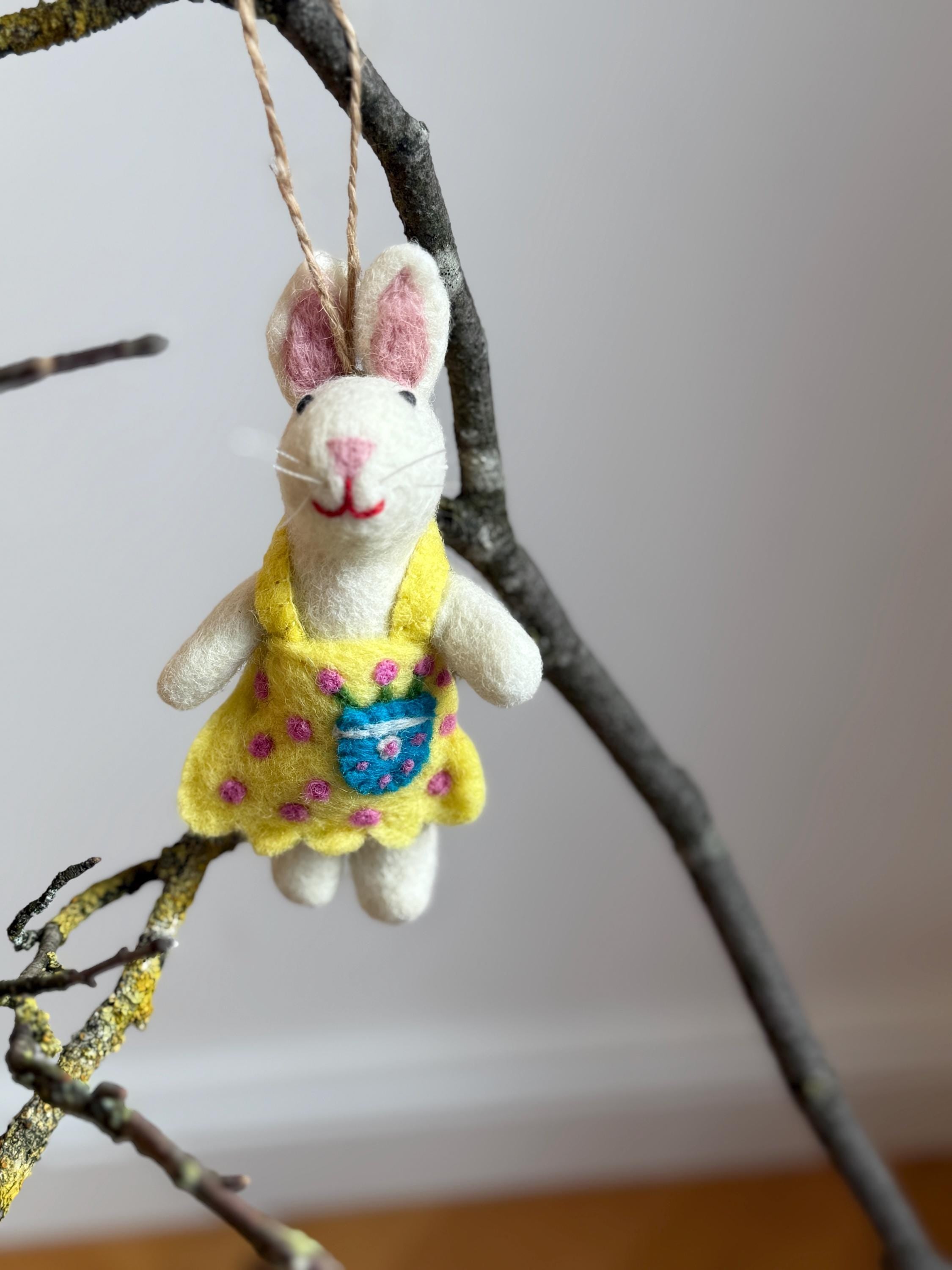 Anhänger Hase I Hasenmädchen mit Kleid I Osterschmuck I Osterdeko I I Osterstrauß I Filzdeko Ostern I Osterhase I Frühling