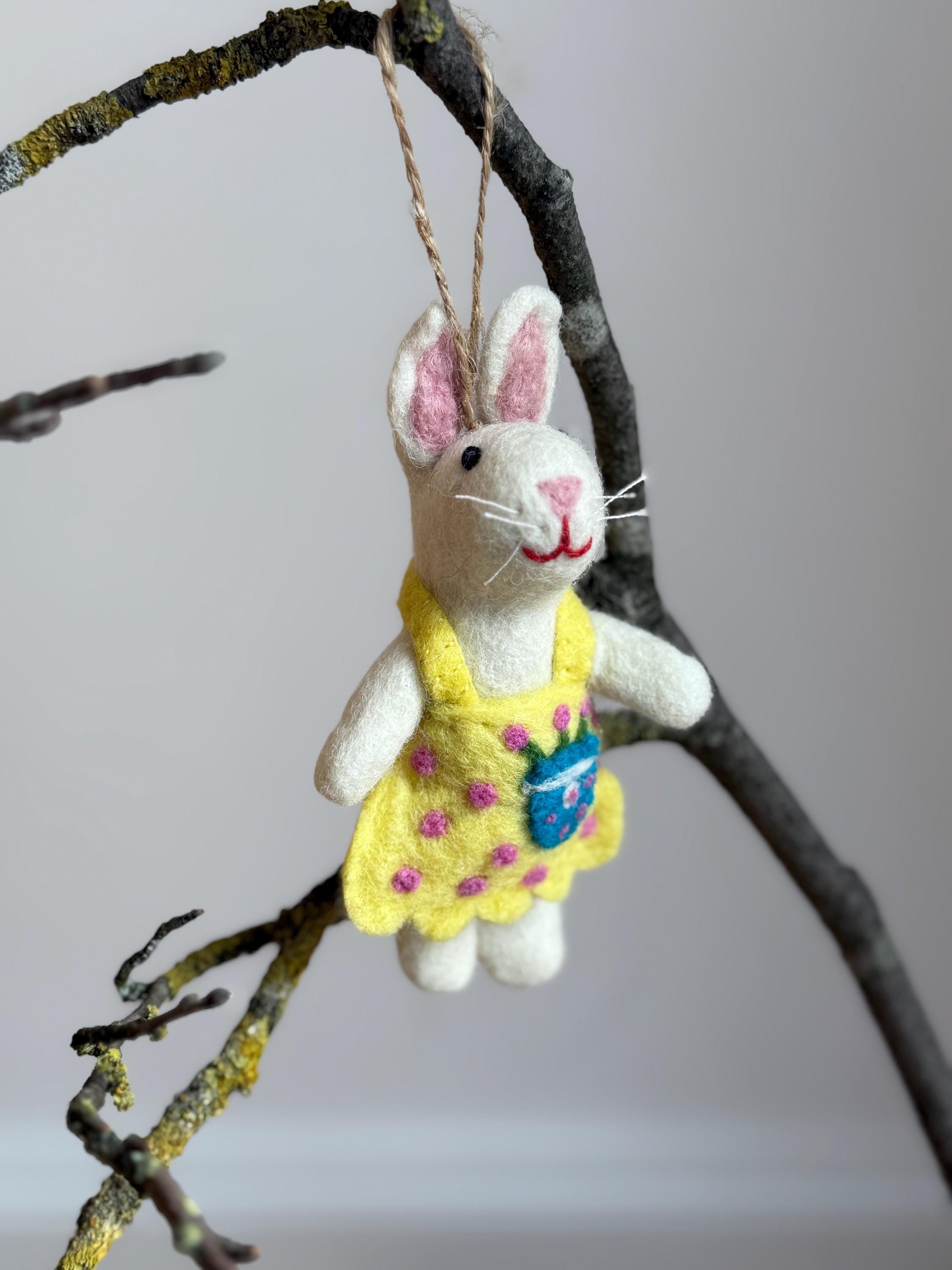 Anhänger Hase I Hasenmädchen mit Kleid I Osterschmuck I Osterdeko I I Osterstrauß I Filzdeko Ostern I Osterhase I Frühling