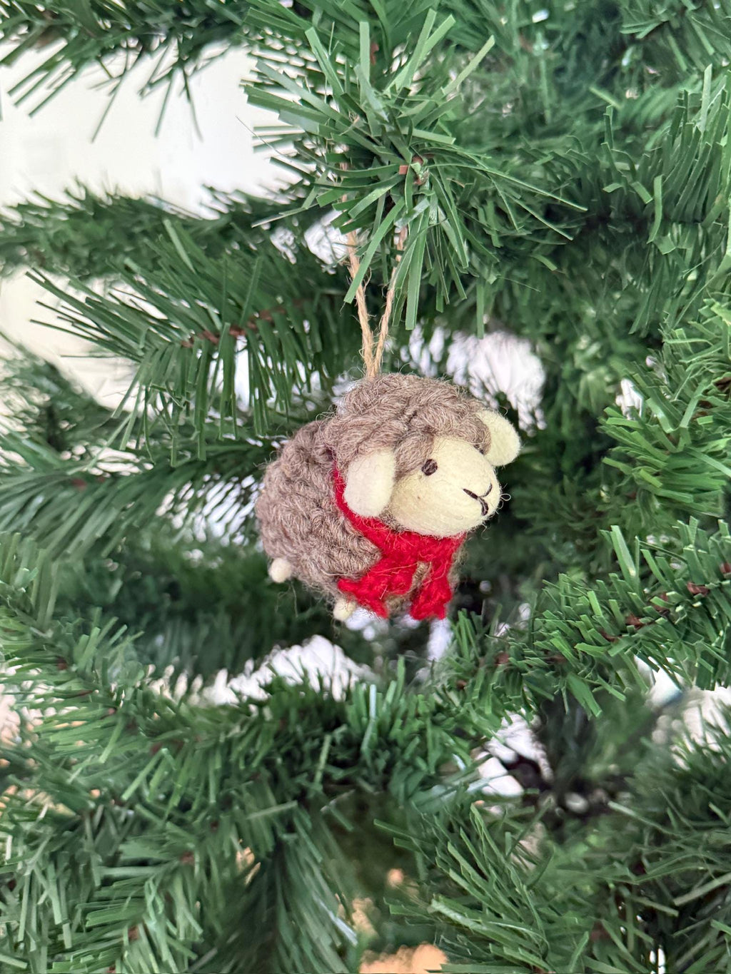 Weihnachtsanhänger Schaf grau mit Schal I Christbaumschmuck Weihnachtsdeko I Winter Weihnachtsbaum I Weihnachtsschaf