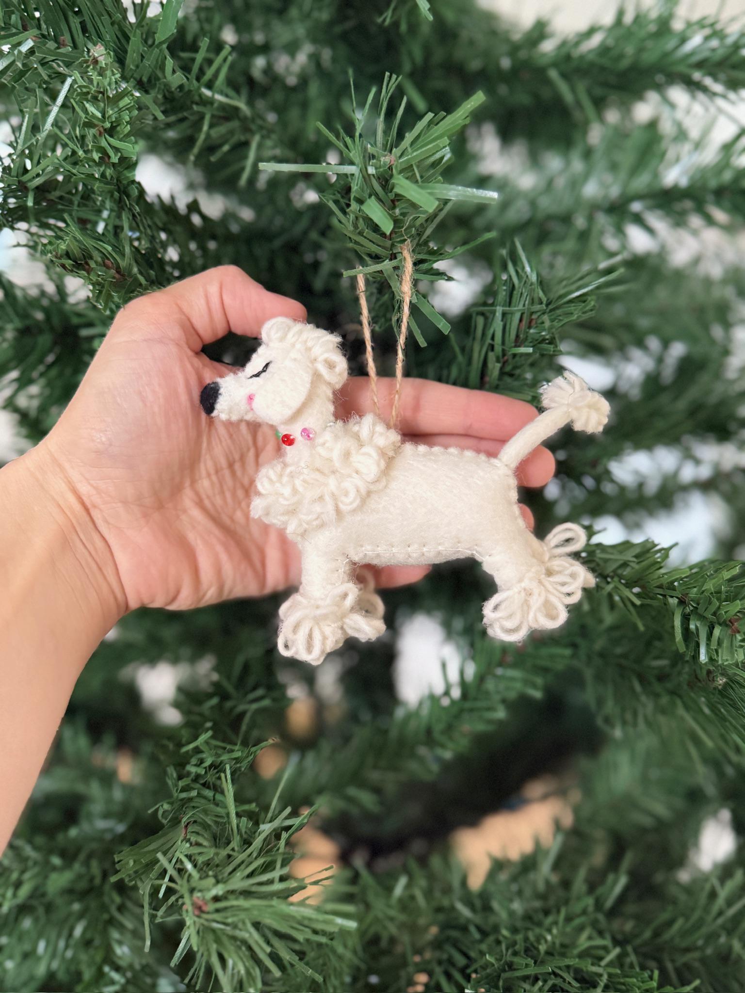 Weihnachtsanhänger Pudel I Filz Christbaumschmuck I Weihnachtsdeko I Weihnachtlicher Hund I Hundeanhänger I Pudeldeko I Ausgefallene Deko