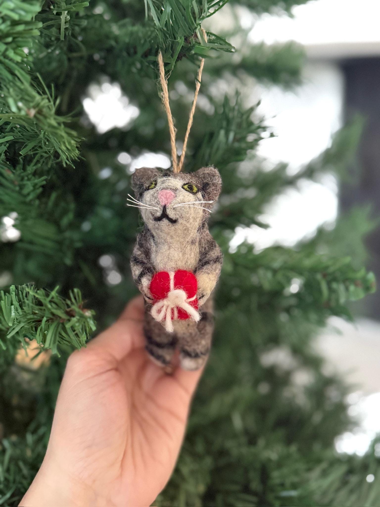 Weihnachtsanhänger Katze mit Geschenk I Christbaumschmuck Weihnachtsdeko I Winter Weihnachtsbaum I Weihnachtskatze
