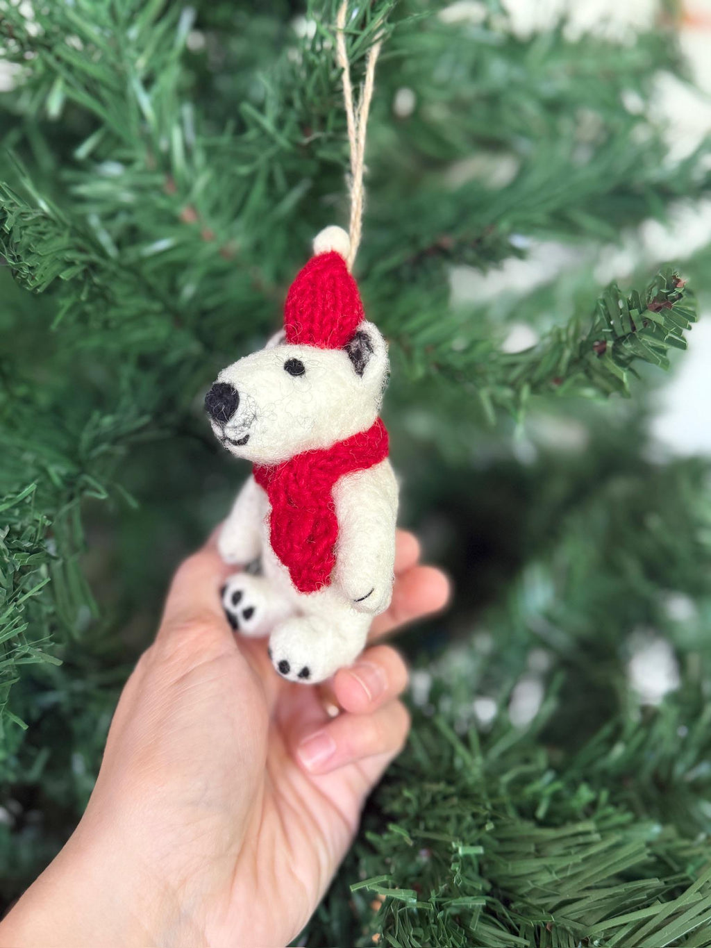 Weihnachtsanhänger Eisbär mit Mütze und Schal I Filz Christbaumschmuck I Weihnachtsdeko I Winterdeko aus Filz