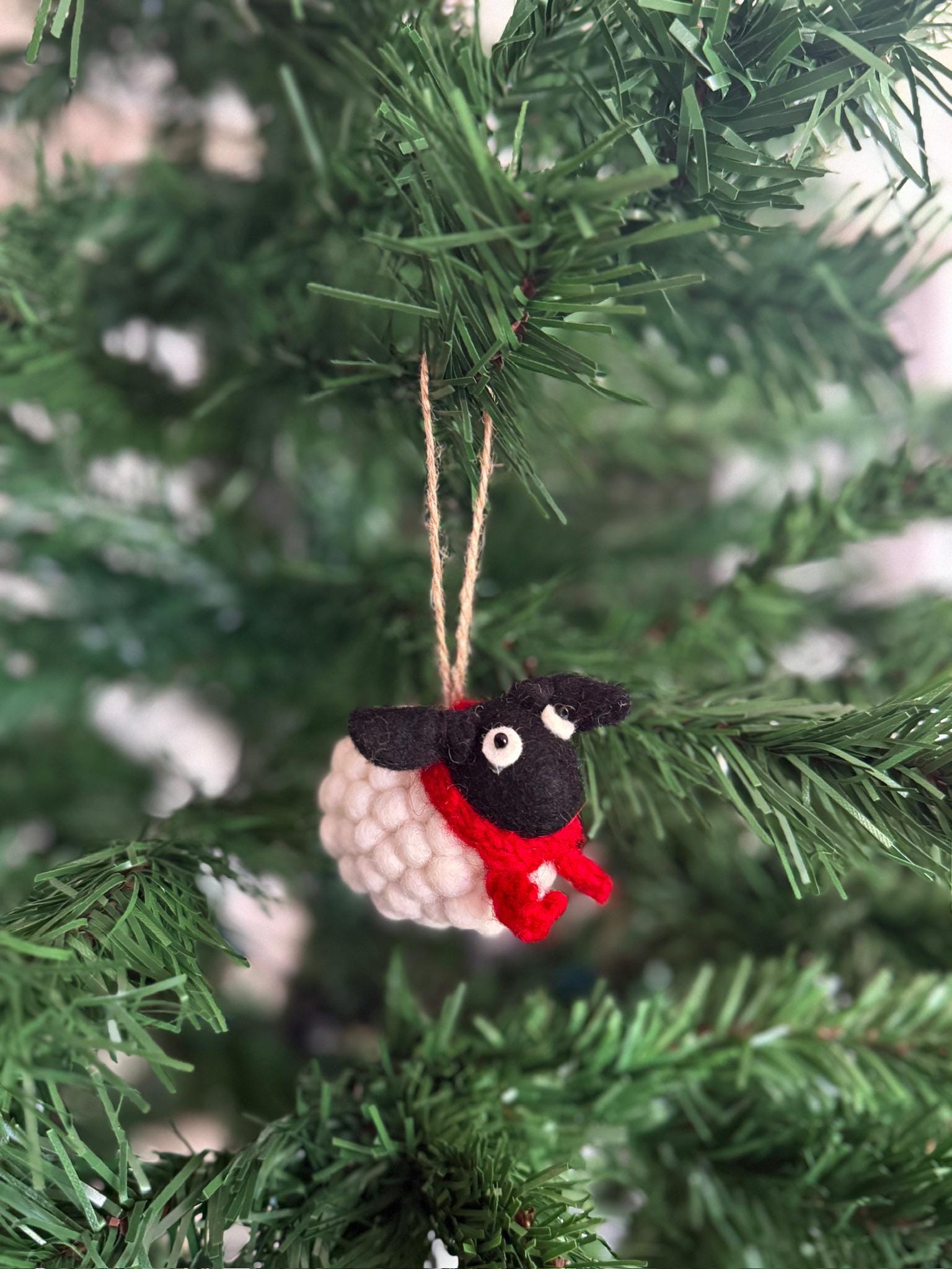 Weihnachtsanhänger Schaf mit Schal I Christbaumschmuck Weihnachtsdeko I Winter Weihnachtsbaum I Weihnachtsschaf