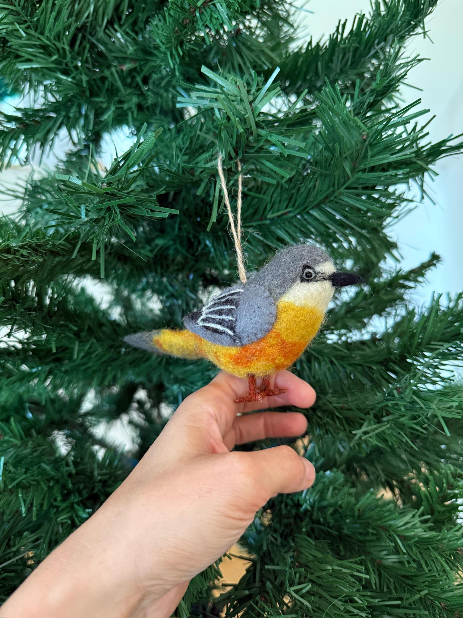 Filzanhänger Bergstelze I Christbaumschmuck I Weihnachtsdeko I Winterdeko I Weihnachtsbaum I Frühlingsdeko I Vogeldeko I Naturdeko I Fair
