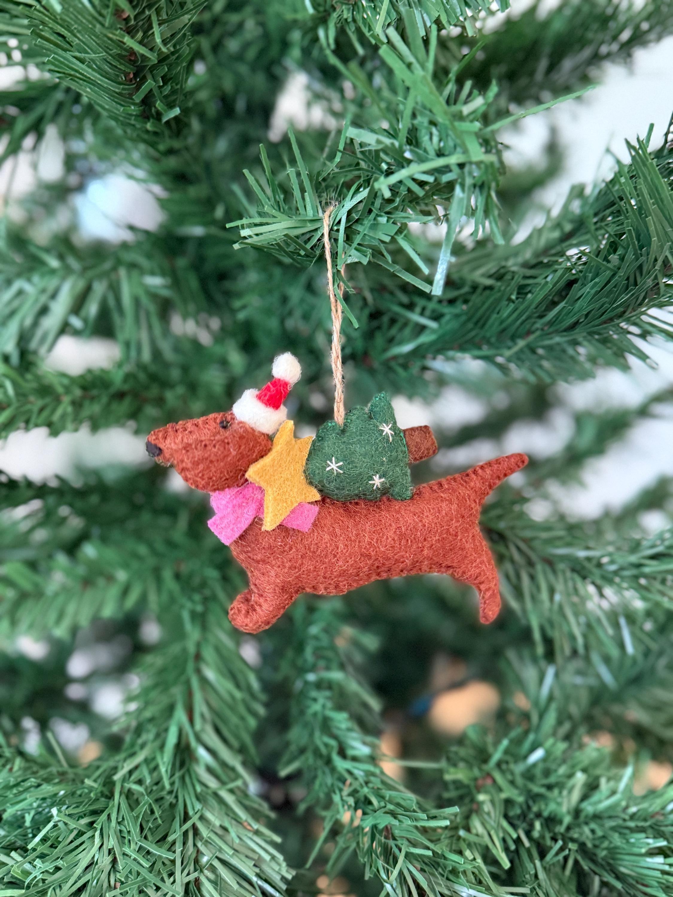 Weihnachtsanhänger Dackel aus Filz I Filz Christbaumschmuck I Weihnachtsdeko I Weihnachtsdackel mit Mütze und Weihnachtsbaum I Hundeanhänger