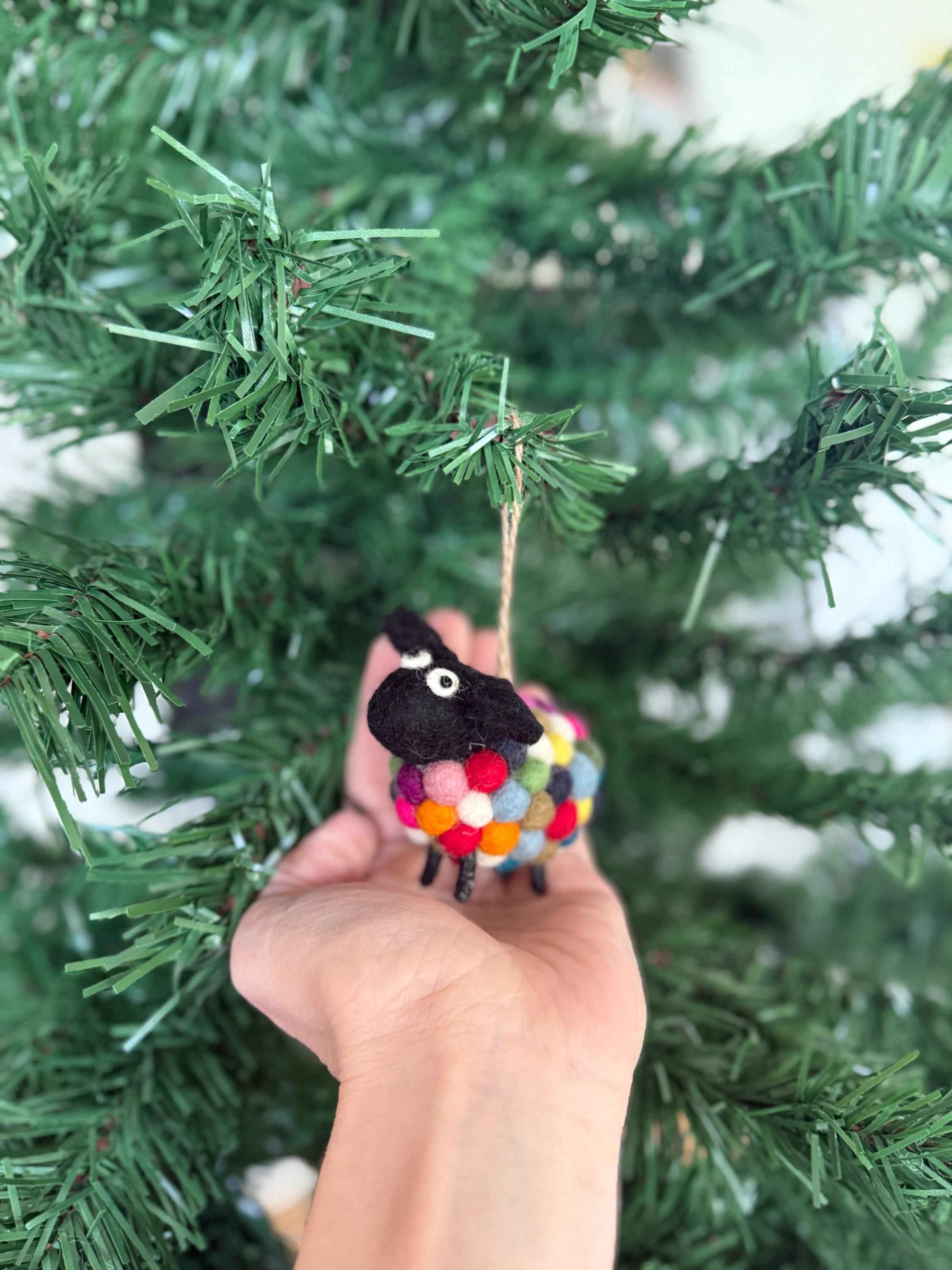 Weihnachtsanhänger buntes Schaf I Christbaumschmuck Weihnachtsdeko I Winter Weihnachtsbaum I Weihnachtsschaf
