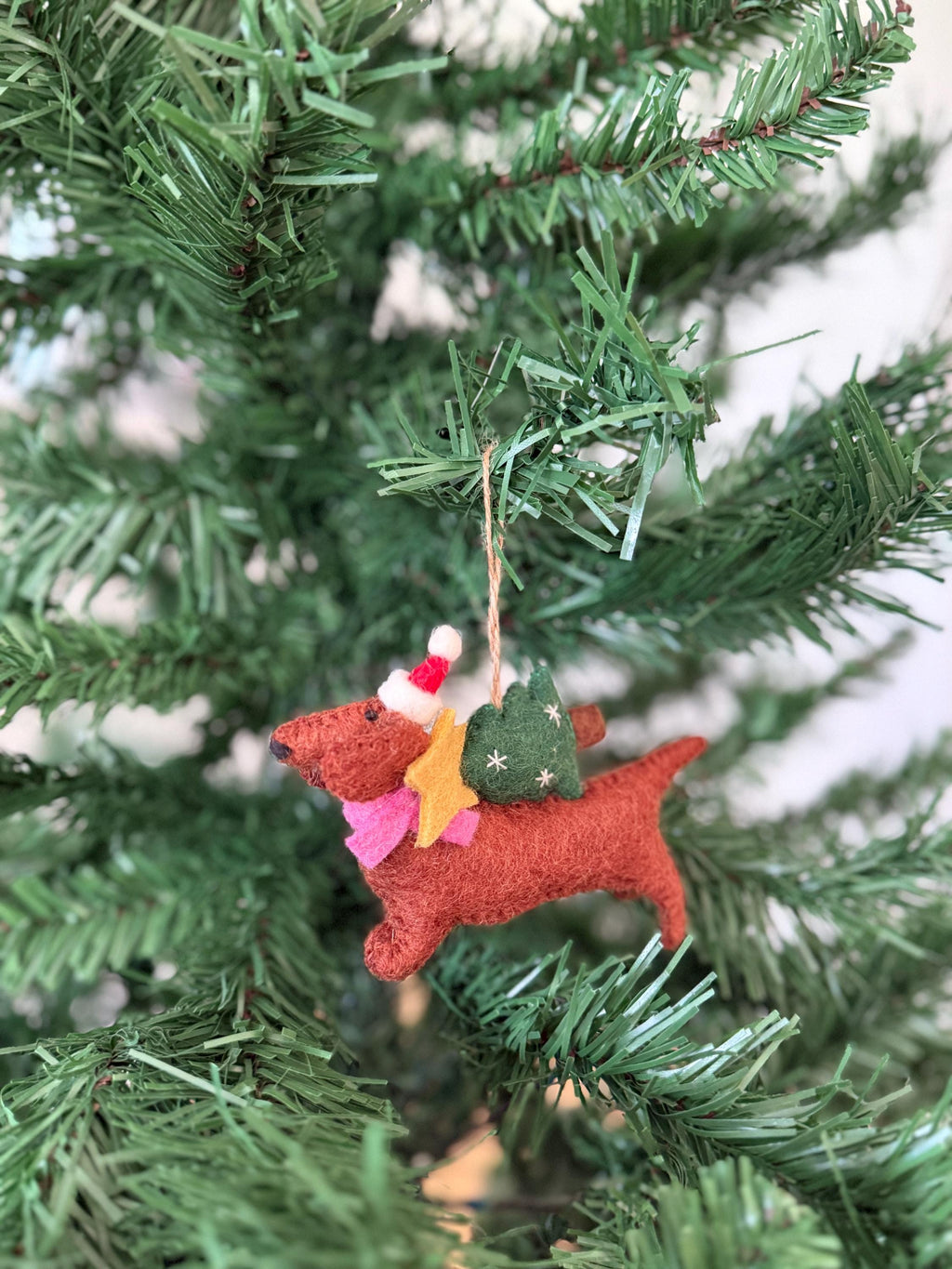 Weihnachtsanhänger Dackel aus Filz I Filz Christbaumschmuck I Weihnachtsdeko I Weihnachtsdackel mit Mütze und Weihnachtsbaum I Hundeanhänger
