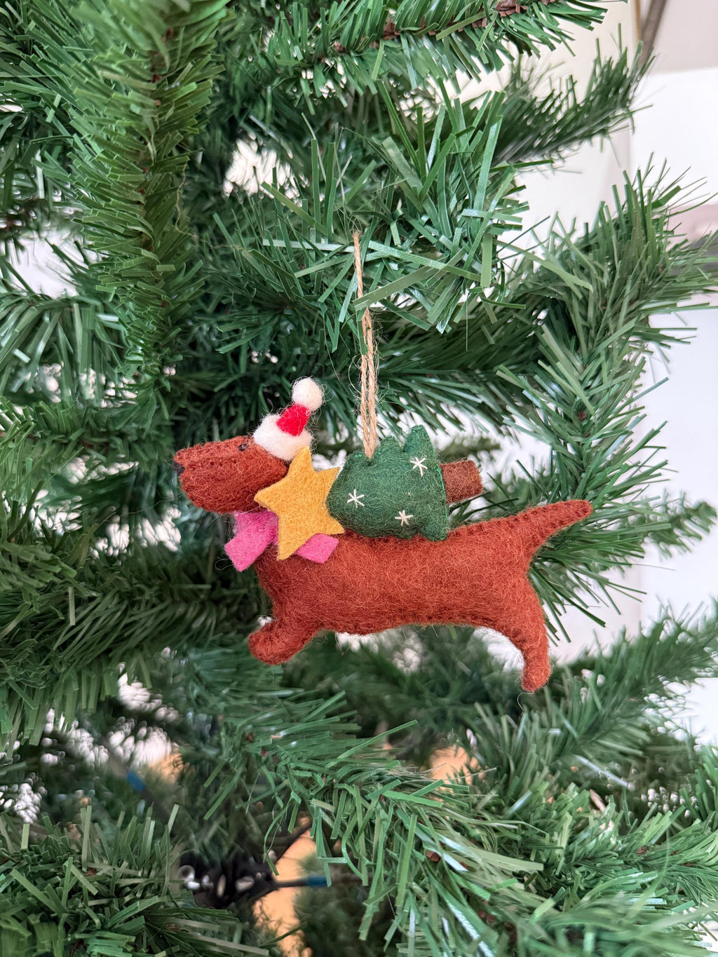 Weihnachtsanhänger Dackel aus Filz I Filz Christbaumschmuck I Weihnachtsdeko I Weihnachtsdackel mit Mütze und Weihnachtsbaum I Hundeanhänger