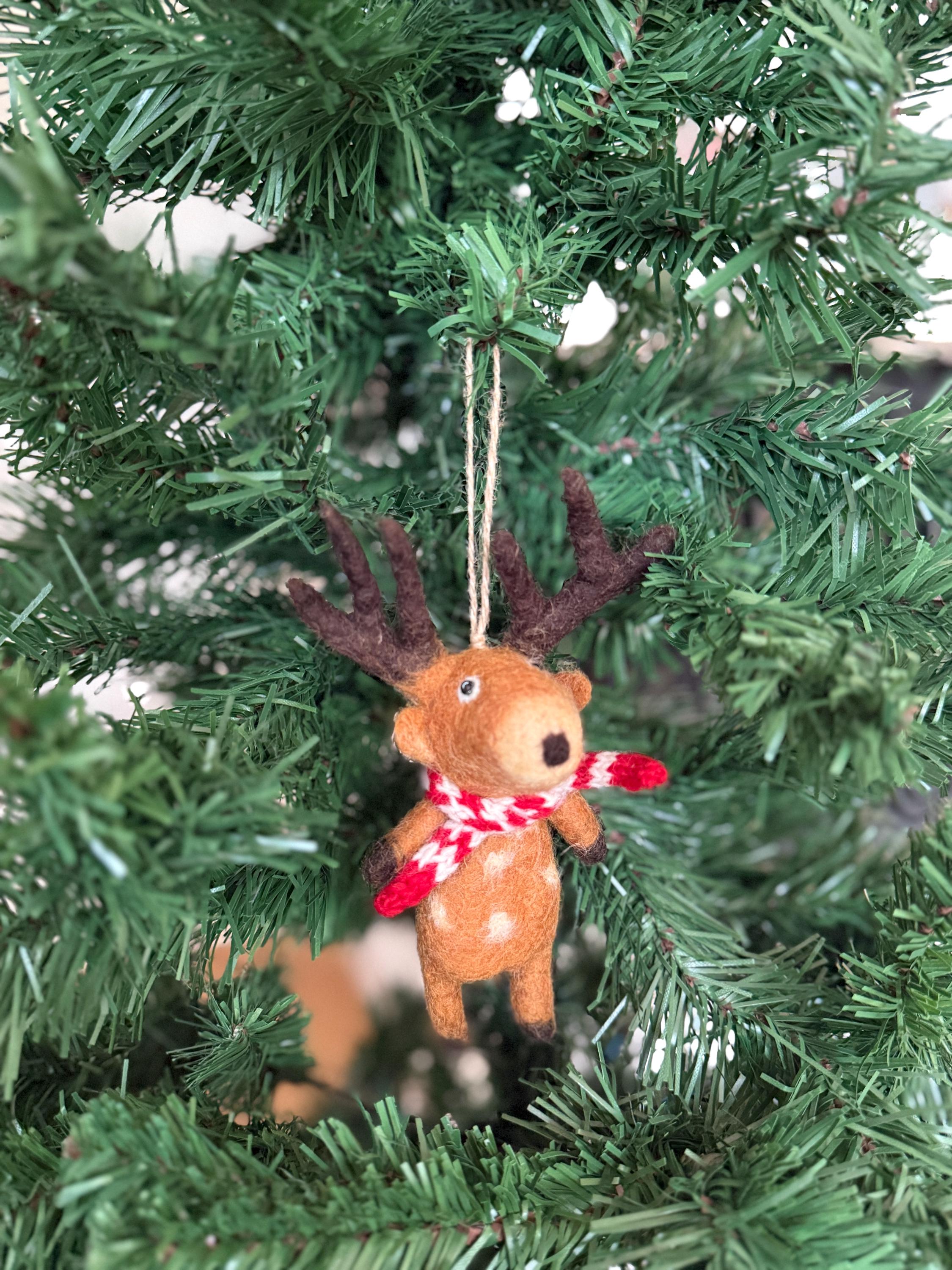 Weihnachtsanhänger Hirsch mit Schal I Christbaumschmuck I Weihnachtsdeko I Winter I Weihnachtsbaum I Hirsch aus Filz