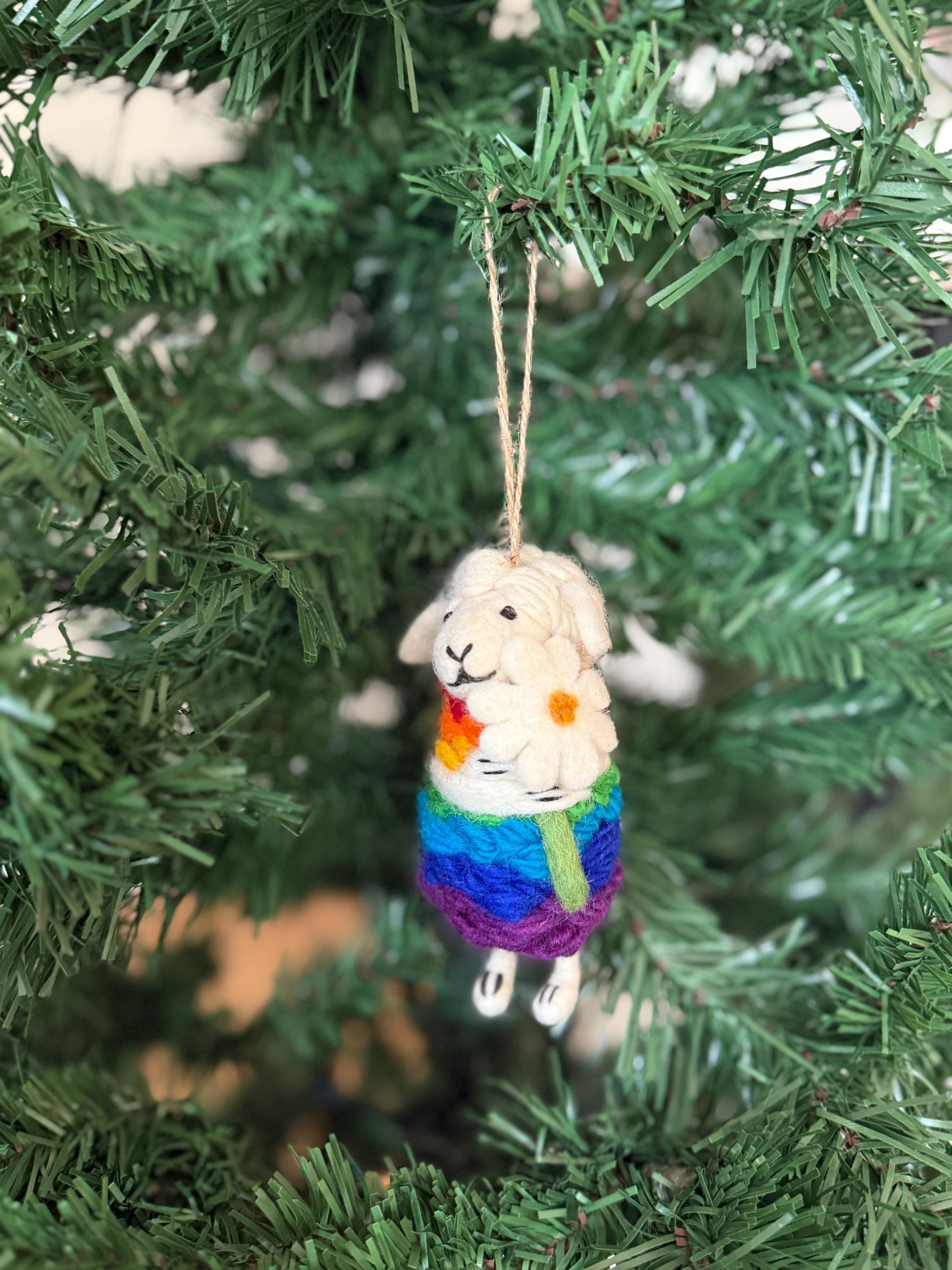 Weihnachtsanhänger Regenbogenschaf mit Blume I Christbaumschmuck Weihnachtsdeko I Winter Weihnachtsbaum I Weihnachtsschaf I Pride