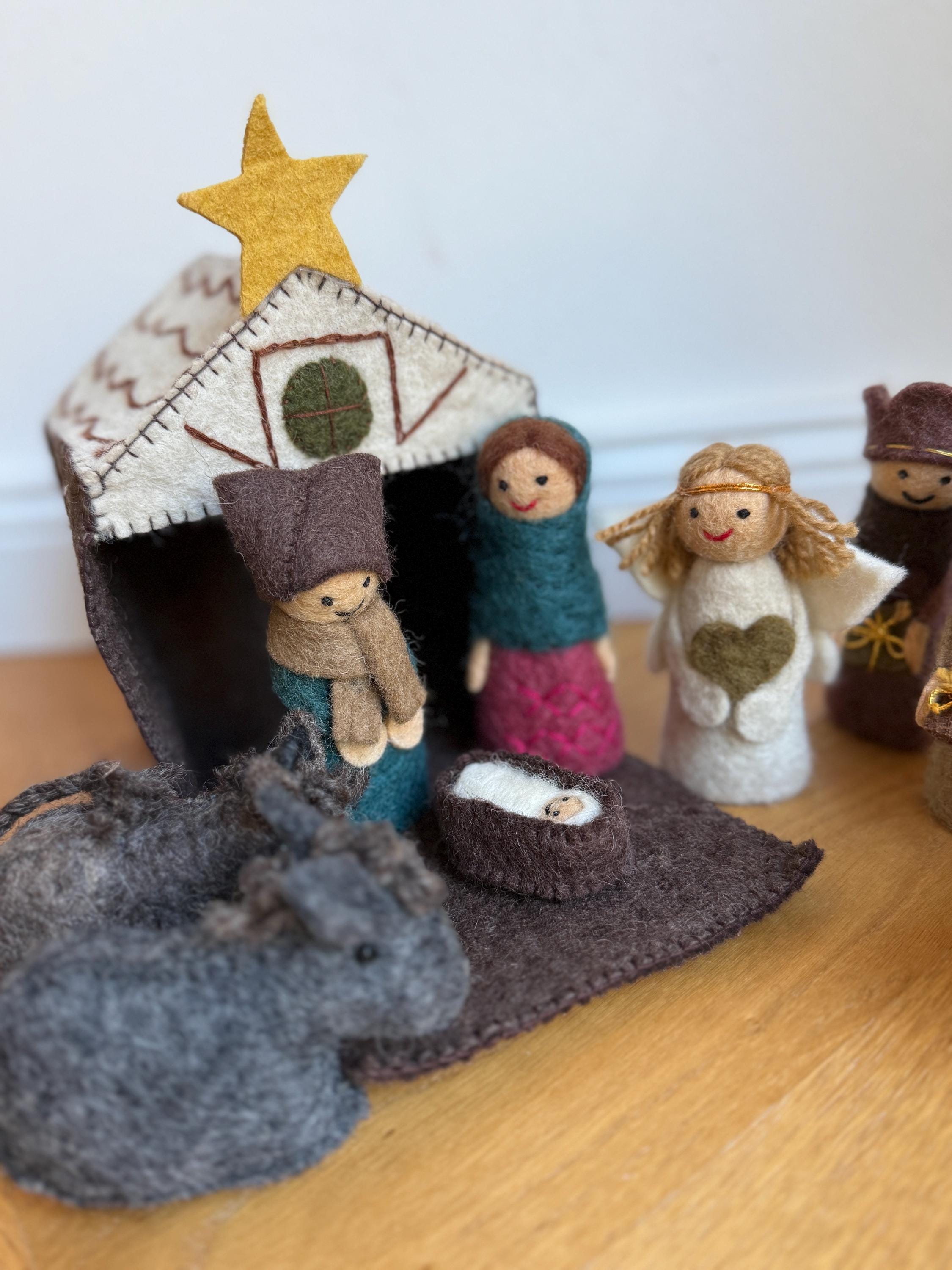Weihnachtskrippe aus Filz I Weihnachtsdeko I handgemacht I Maria und Josef I Stall I Heilige 3 Könige I Jesuskind