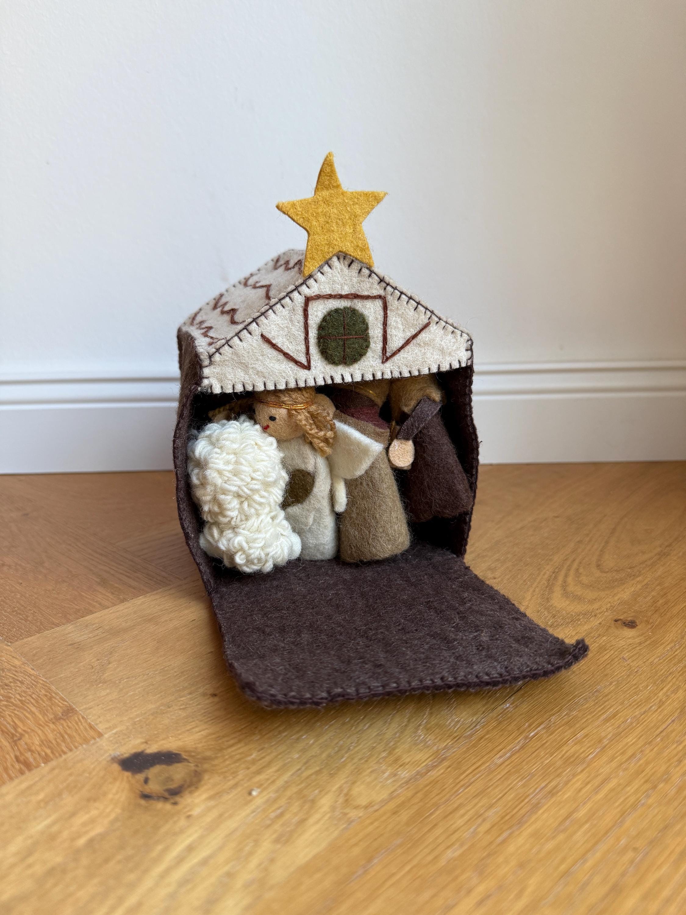Weihnachtskrippe aus Filz I Weihnachtsdeko I handgemacht I Maria und Josef I Stall I Heilige 3 Könige I Jesuskind