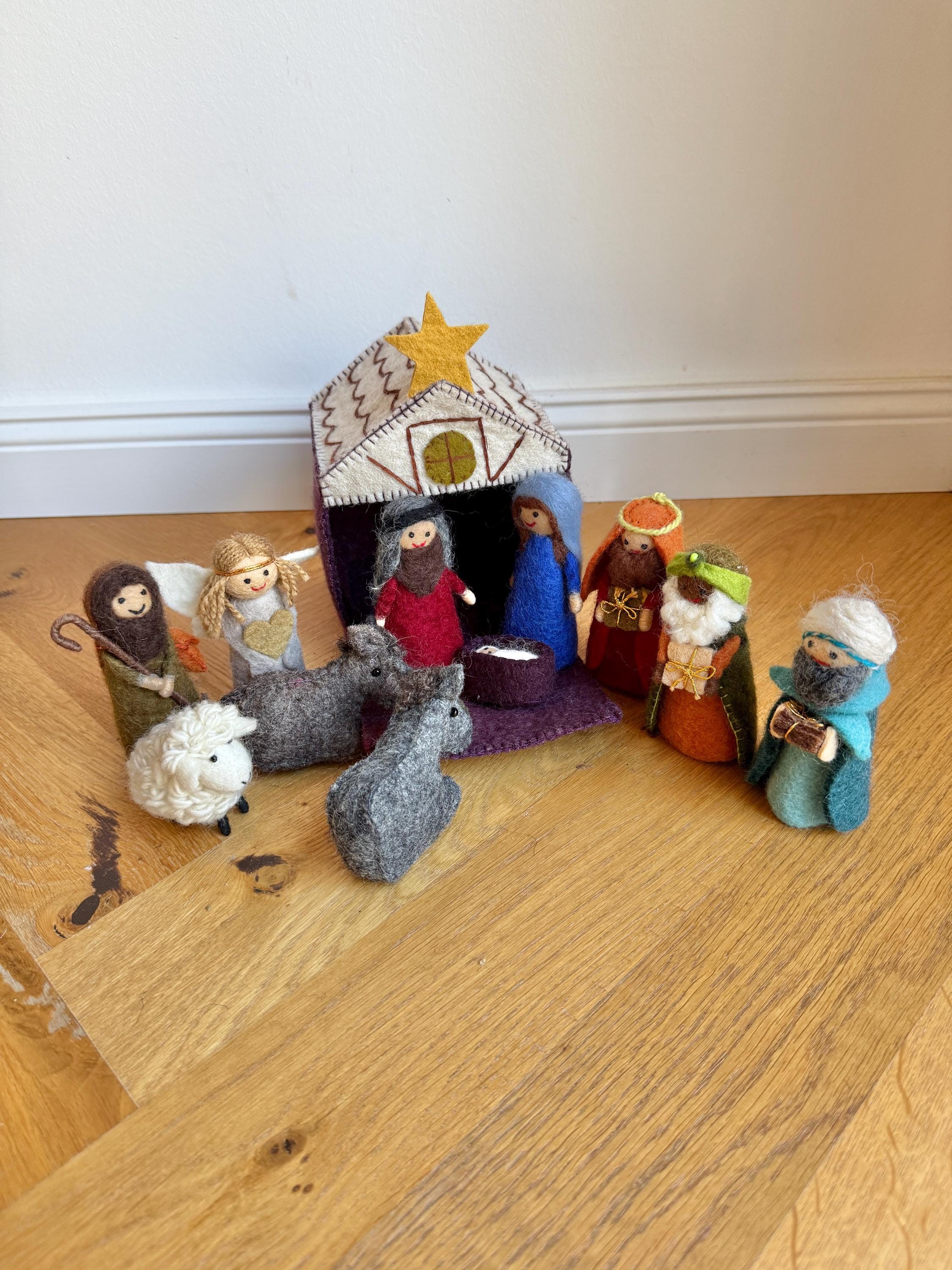 Weihnachtskrippe aus Filz I Weihnachtsdeko I handgemacht I Maria und Josef I Stall I Heilige 3 Könige I Jesuskind