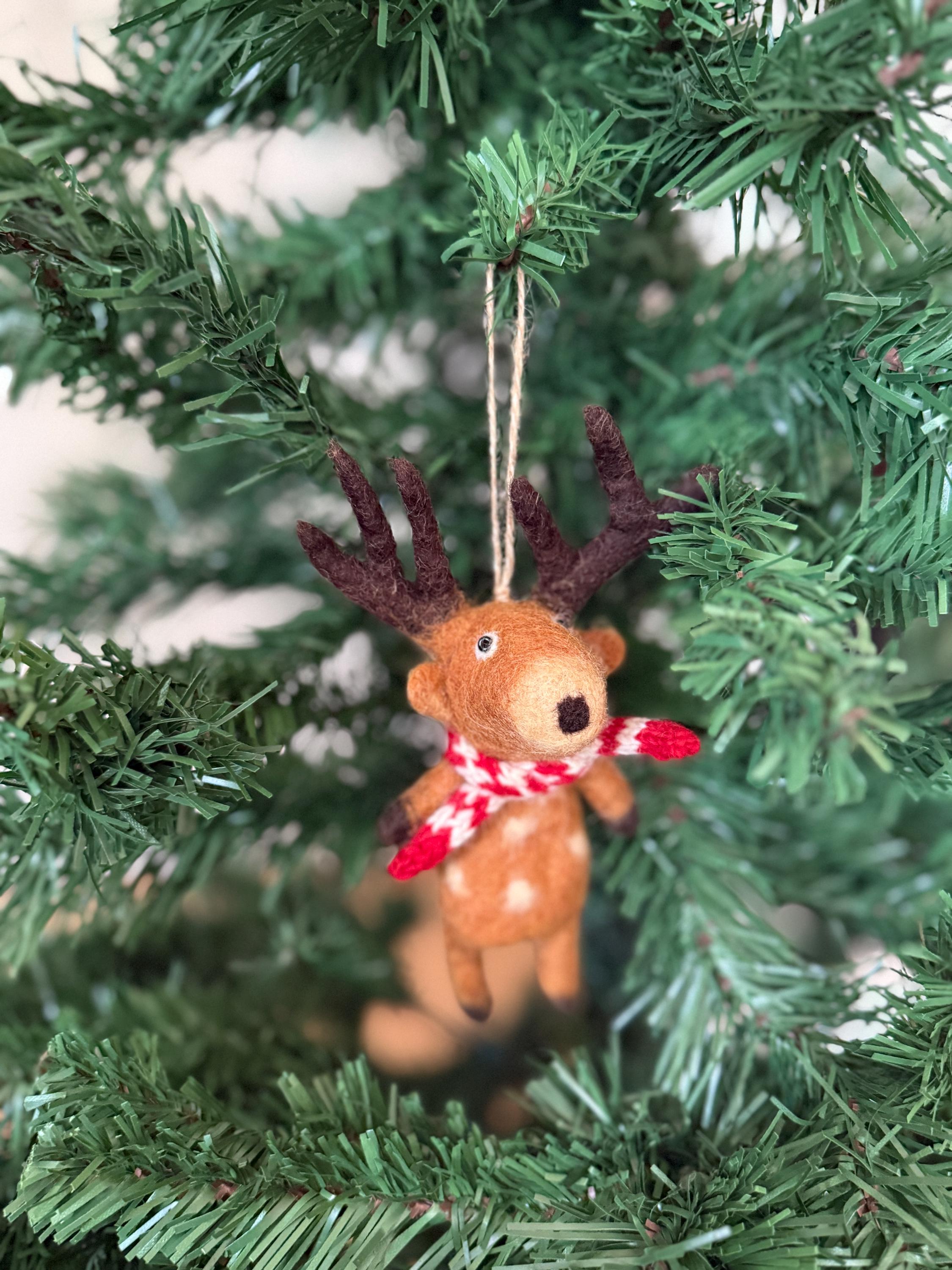 Weihnachtsanhänger Hirsch mit Schal I Christbaumschmuck I Weihnachtsdeko I Winter I Weihnachtsbaum I Hirsch aus Filz