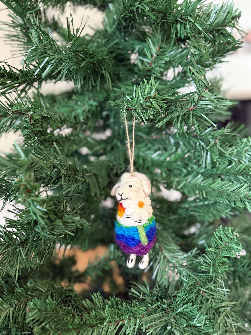 Weihnachtsanhänger Regenbogenschaf mit Blume I Christbaumschmuck Weihnachtsdeko I Winter Weihnachtsbaum I Weihnachtsschaf I Pride