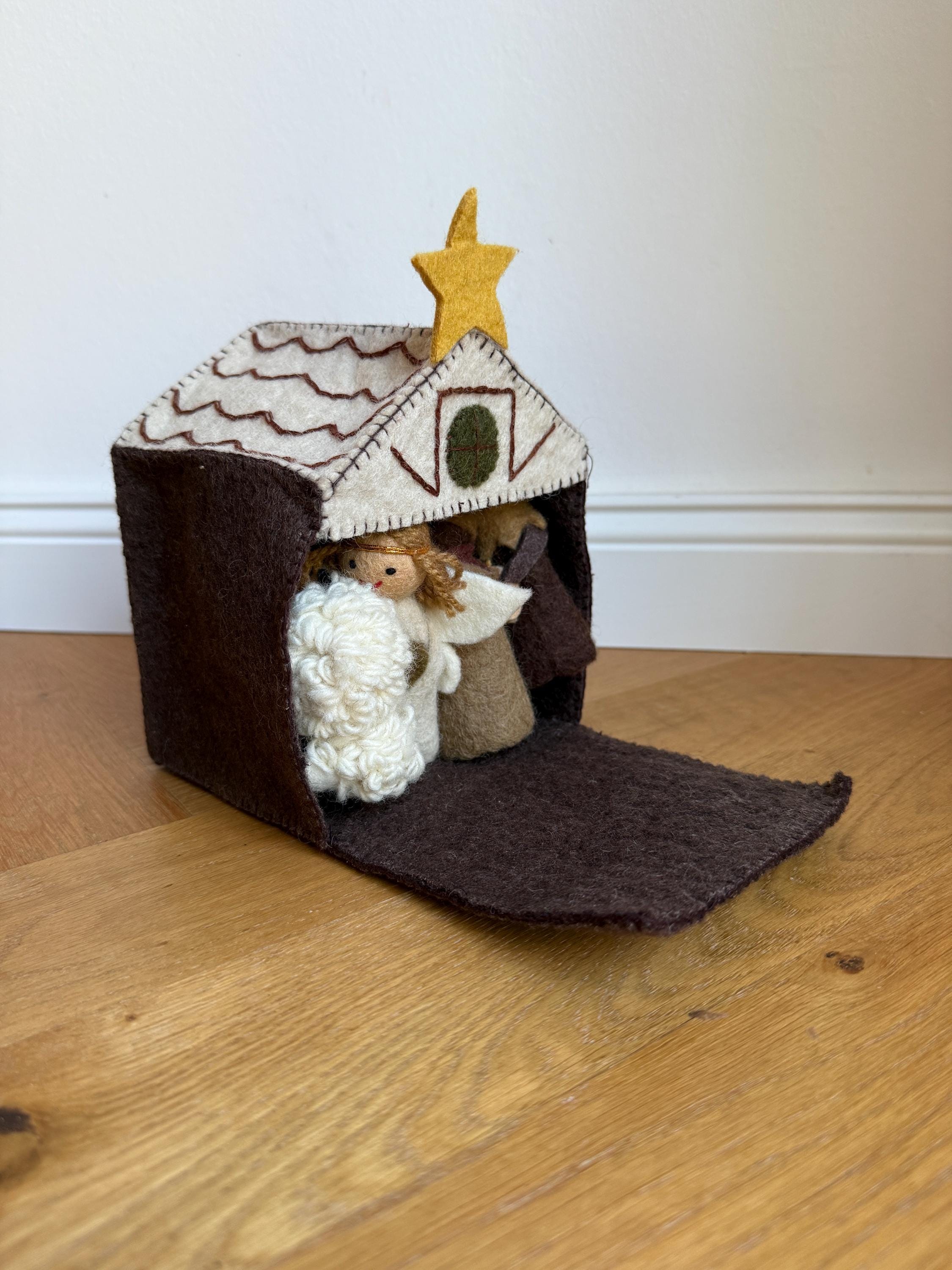 Weihnachtskrippe aus Filz I Weihnachtsdeko I handgemacht I Maria und Josef I Stall I Heilige 3 Könige I Jesuskind