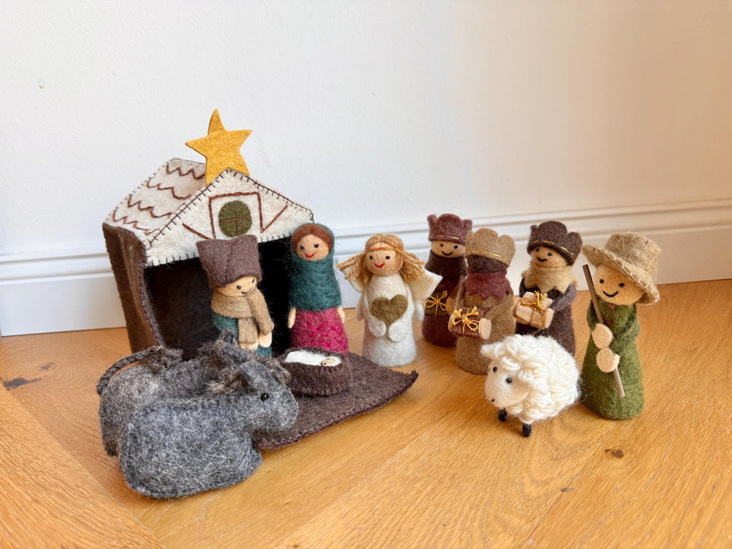 Weihnachtskrippe aus Filz I Weihnachtsdeko I handgemacht I Maria und Josef I Stall I Heilige 3 Könige I Jesuskind