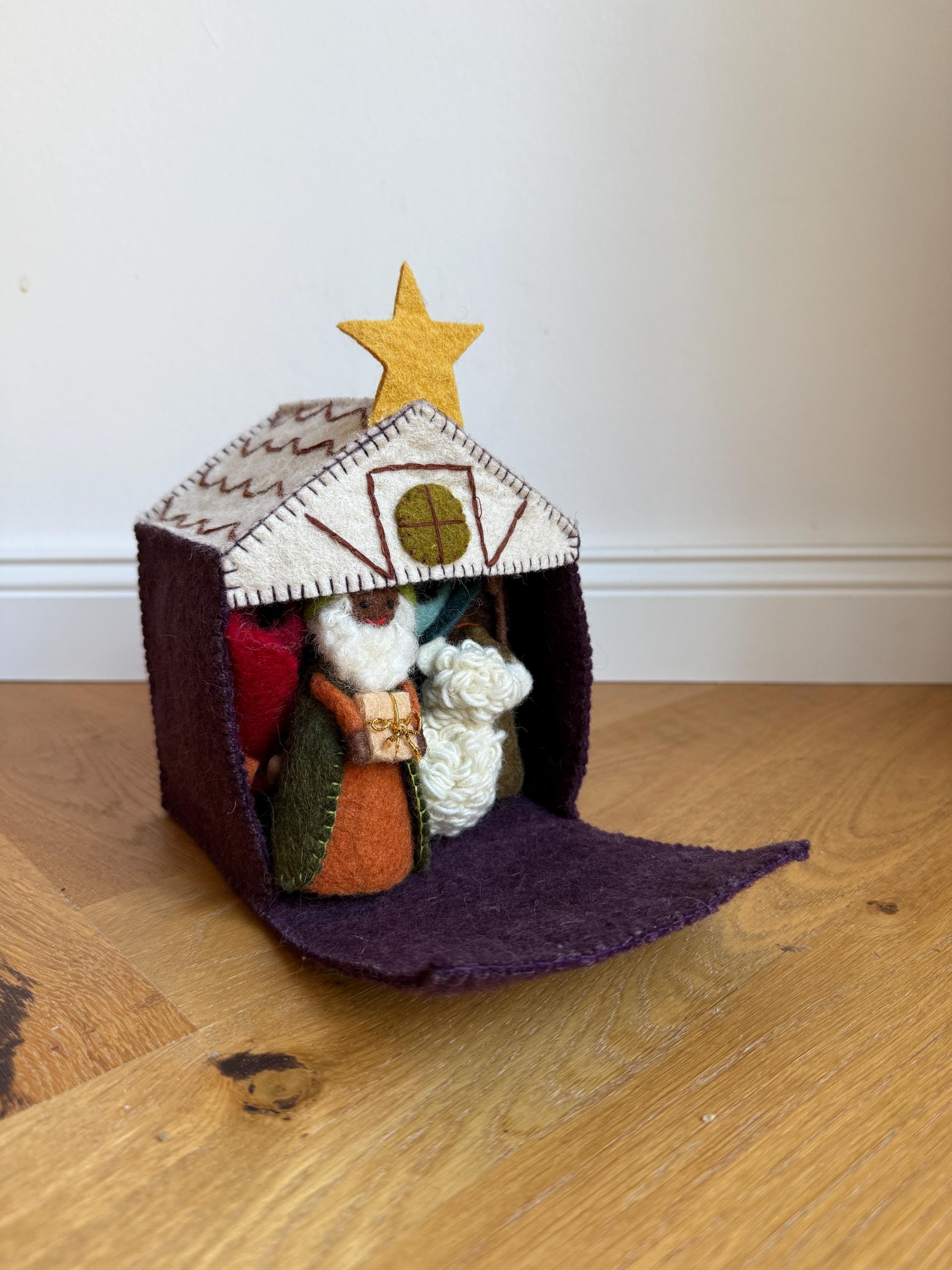 Weihnachtskrippe aus Filz I Weihnachtsdeko I handgemacht I Maria und Josef I Stall I Heilige 3 Könige I Jesuskind