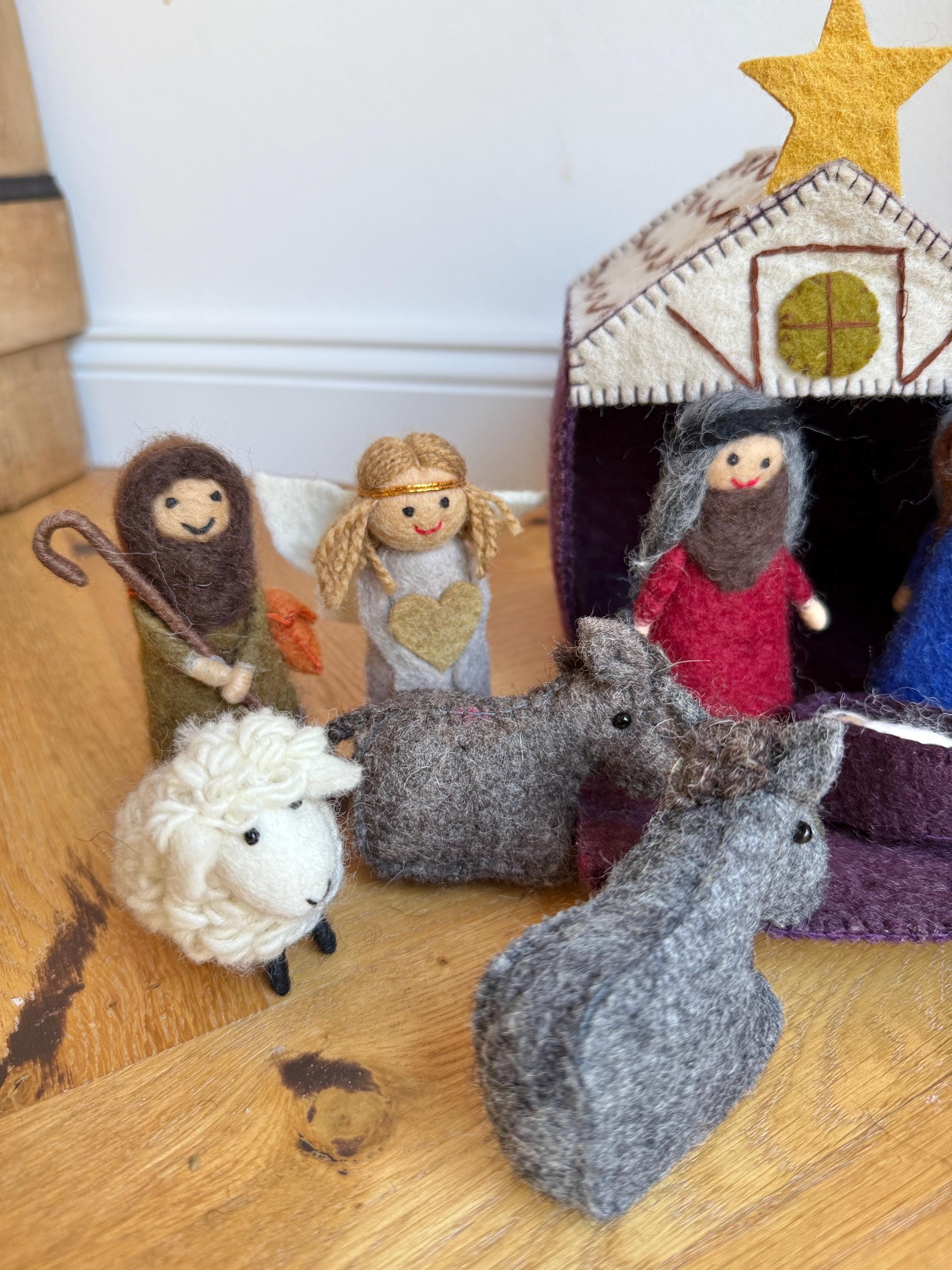 Weihnachtskrippe aus Filz I Weihnachtsdeko I handgemacht I Maria und Josef I Stall I Heilige 3 Könige I Jesuskind