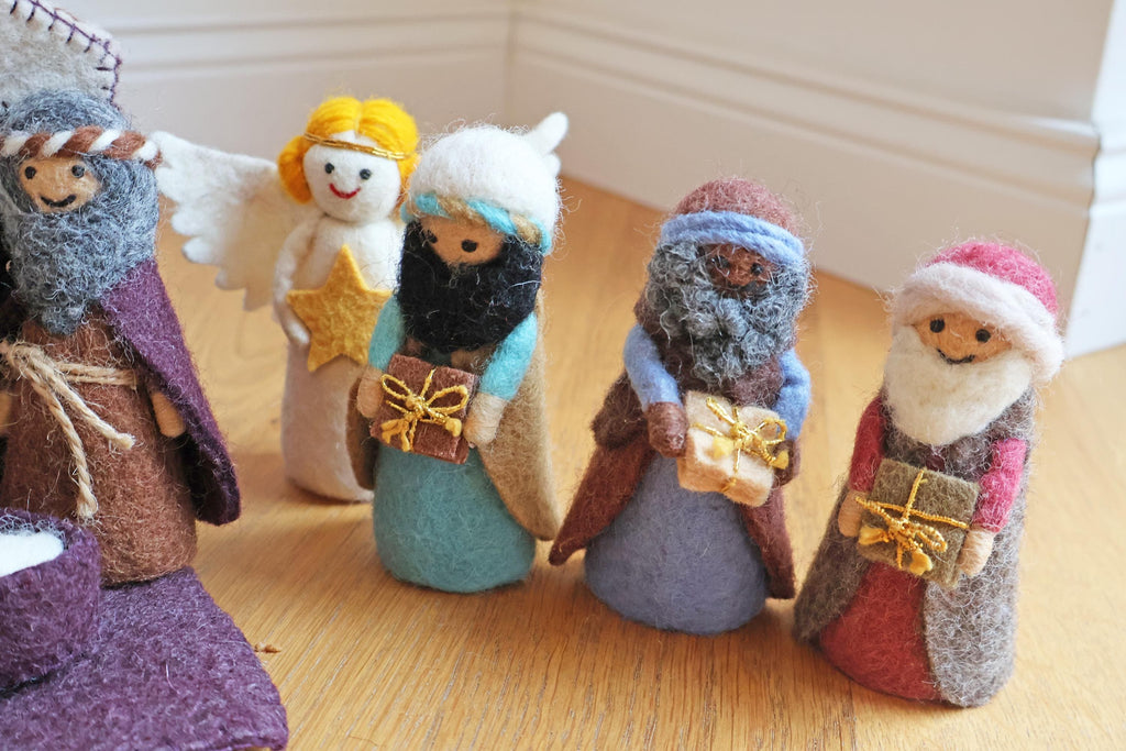 Weihnachtskrippe aus Filz I Weihnachtsdeko I handgemacht I Maria und Josef I Stall I Heilige 3 Könige I Jesuskind