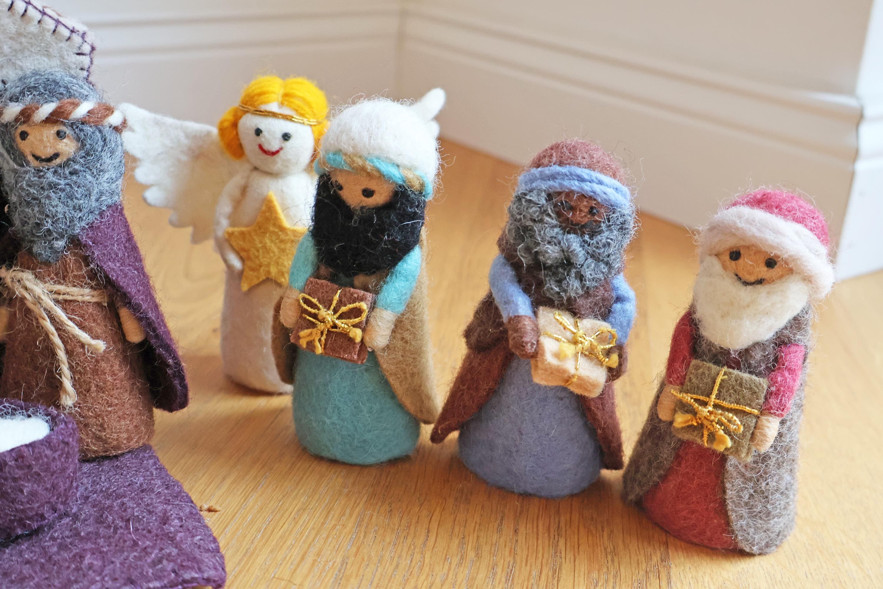 Weihnachtskrippe aus Filz I Weihnachtsdeko I handgemacht I Maria und Josef I Stall I Heilige 3 Könige I Jesuskind