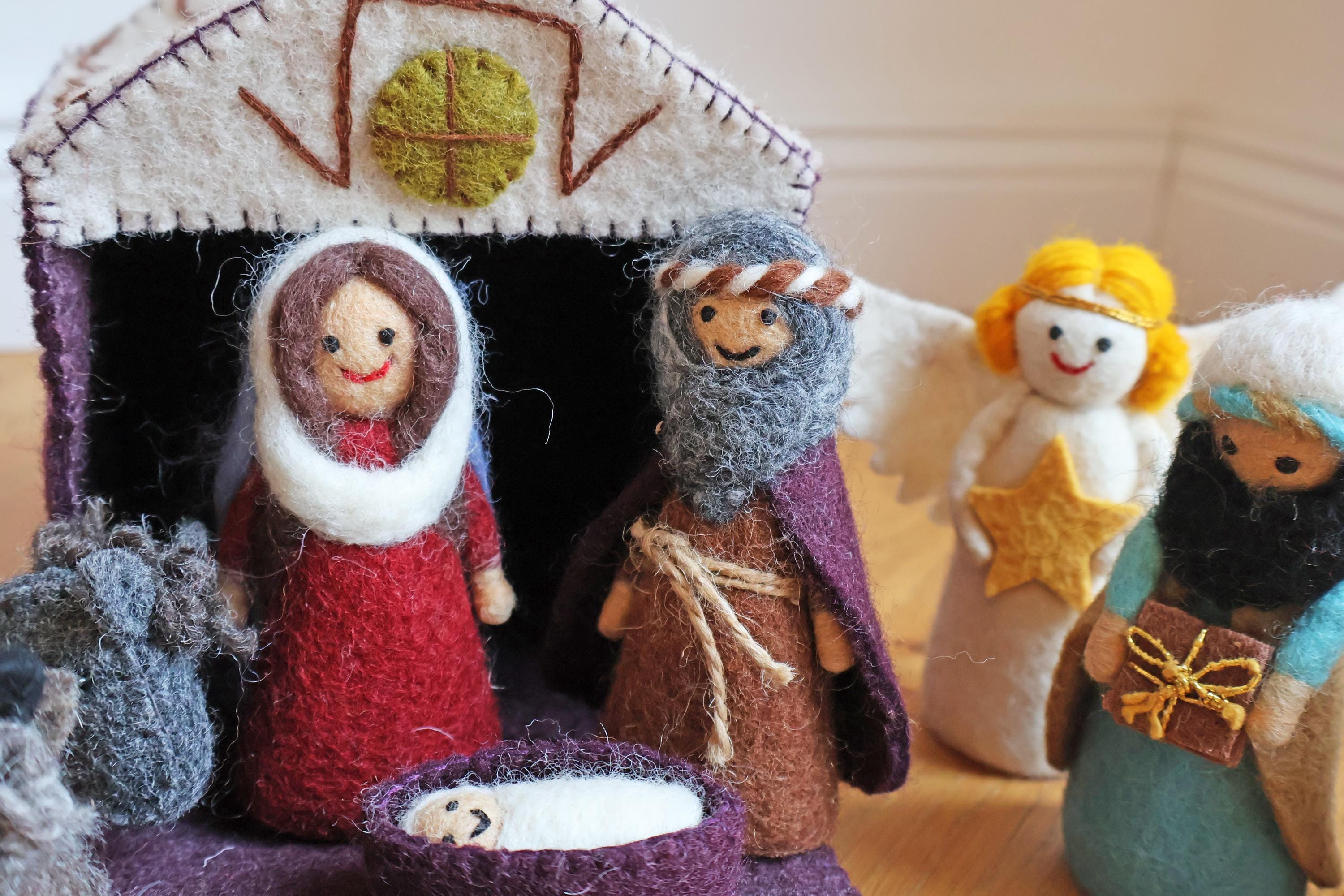 Weihnachtskrippe aus Filz I Weihnachtsdeko I handgemacht I Maria und Josef I Stall I Heilige 3 Könige I Jesuskind