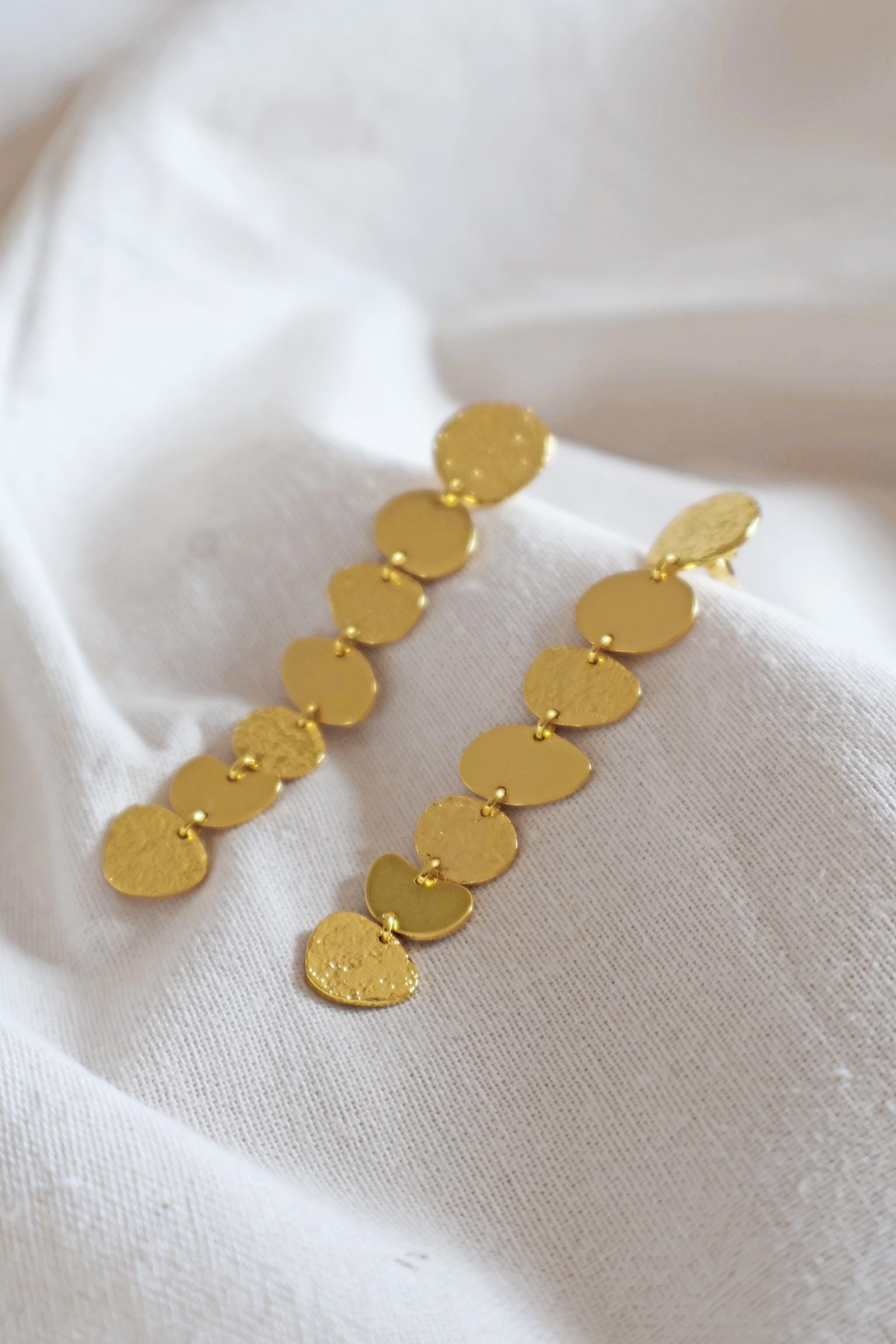 Lange 24k vergoldete Ohrringe I Ethischer Schmuck I Elegante Ohrringe I zeitlos I Gold Struktur Statement Plättchen Ohrringe