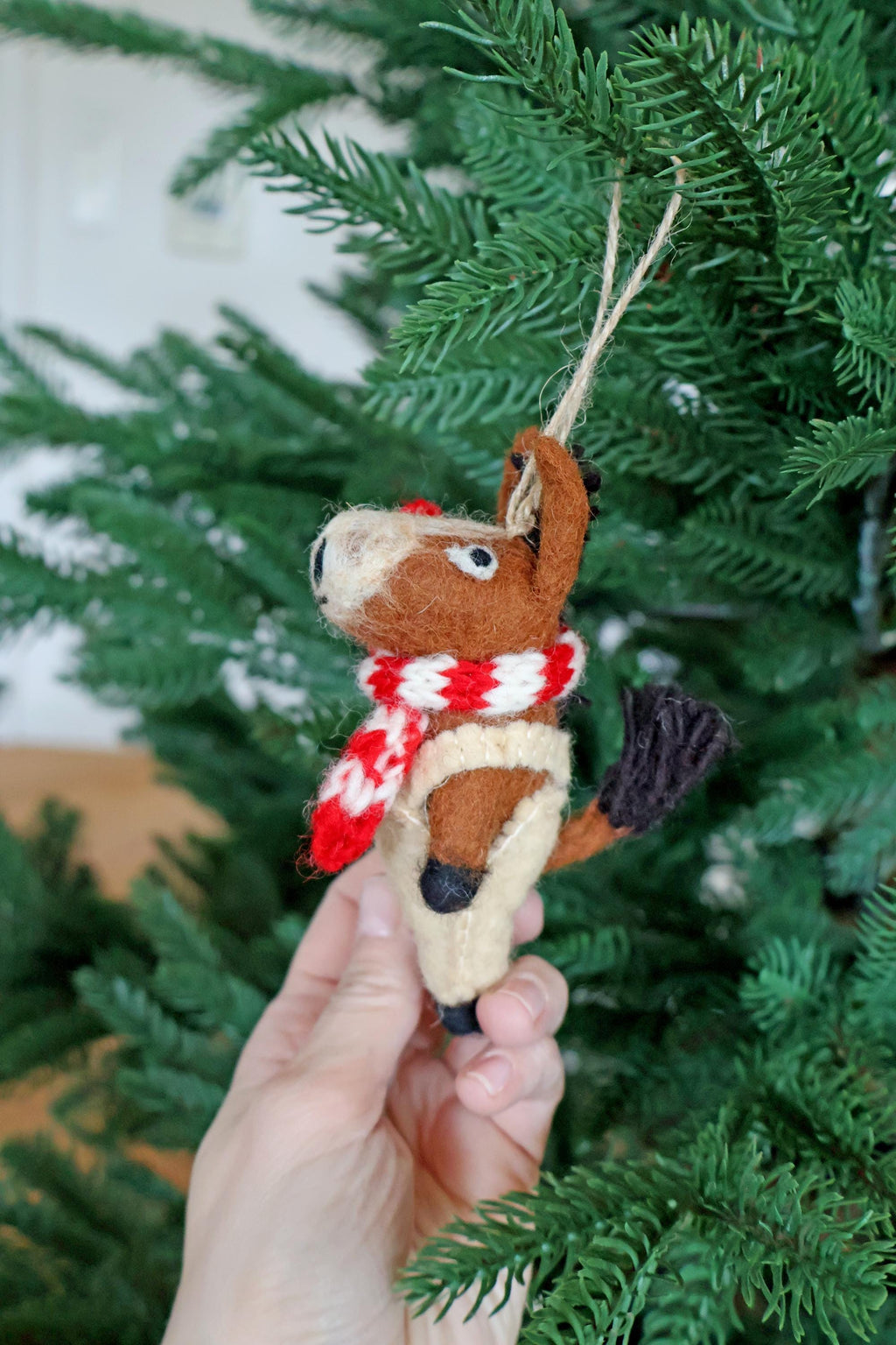 Weihnachtsanhänger Pferd I Filz Christbaumschmuck I Weihnachtsdeko Pferdchen I Pferd mit Latzhose und Schal