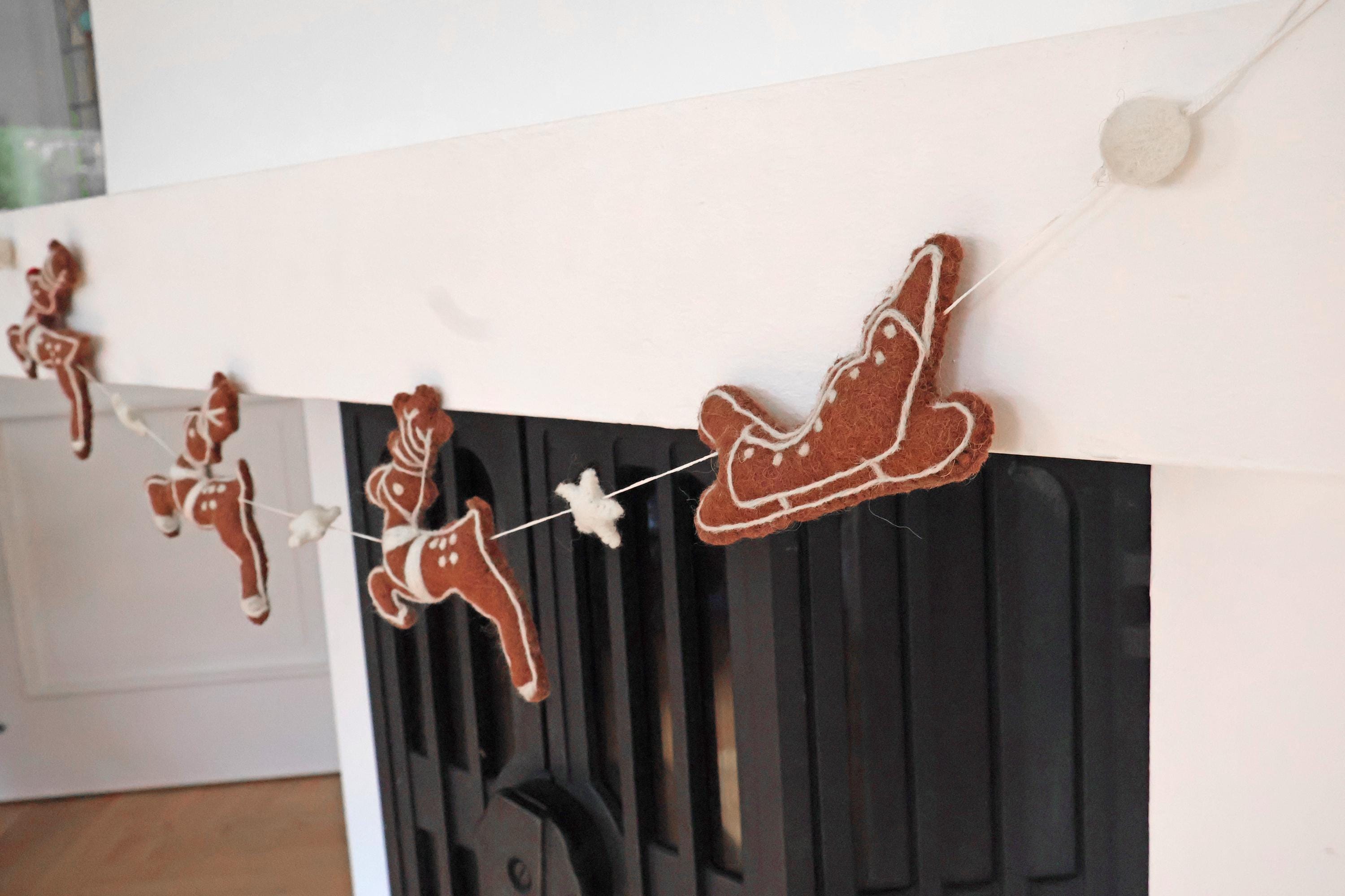 Lebkuchen Weihnachtsgirlande aus Filz I Rentiere aus Filz I Weihnachtsschlitten I Rudolf Deko I Weihnachtsdeko I Filz Rentier mit Glöckchen