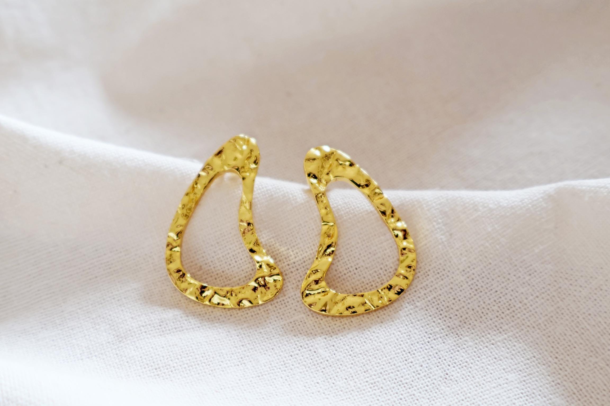 24k vergoldete Messing Ohrringe I Handgemacht in Nepal I Ethischer Schmuck I Elegante Tropfen Ohrringe I zeitlos I Gold Struktur Ohrringe