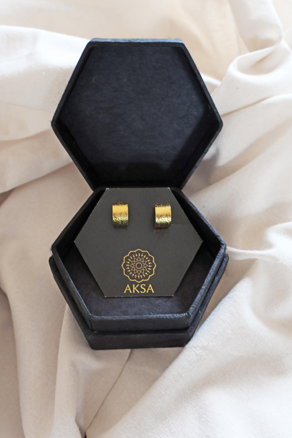 24k vergoldete Kreolen Ohrringe I Handgemacht in Nepal I Ethischer Schmuck I Elegante Ohrringe I zeitlos I Gold Struktur Ohrringe