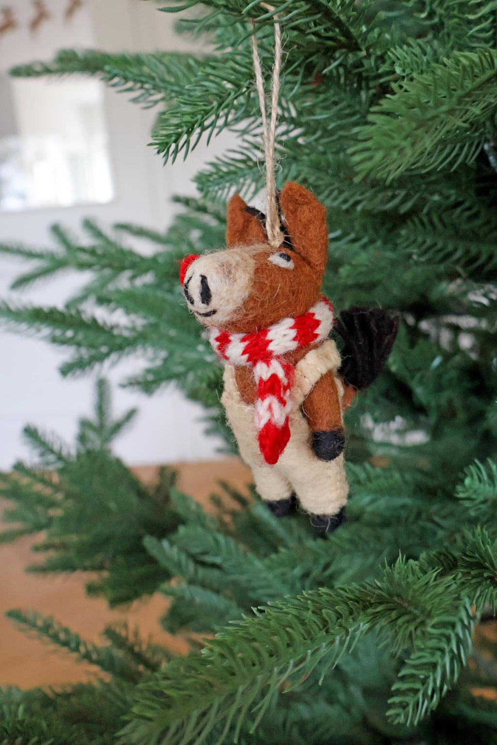 Weihnachtsanhänger Pferd I Filz Christbaumschmuck I Weihnachtsdeko Pferdchen I Pferd mit Latzhose und Schal
