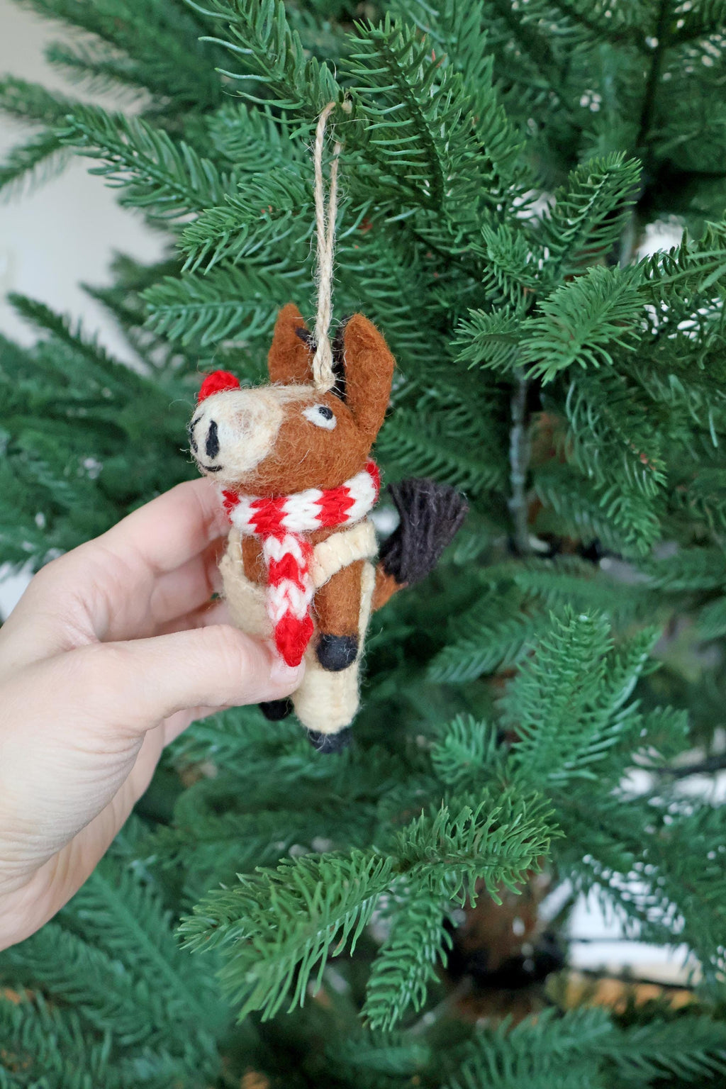 Weihnachtsanhänger Pferd I Filz Christbaumschmuck I Weihnachtsdeko Pferdchen I Pferd mit Latzhose und Schal